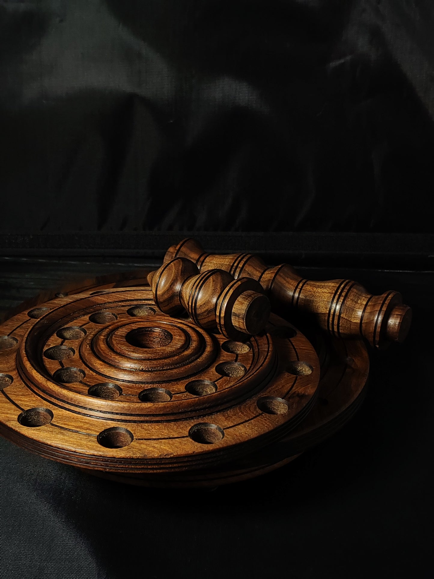 Rotating Walnut Wood Spindle Display (24 Spindles) – 17 cm (6.69 inches)