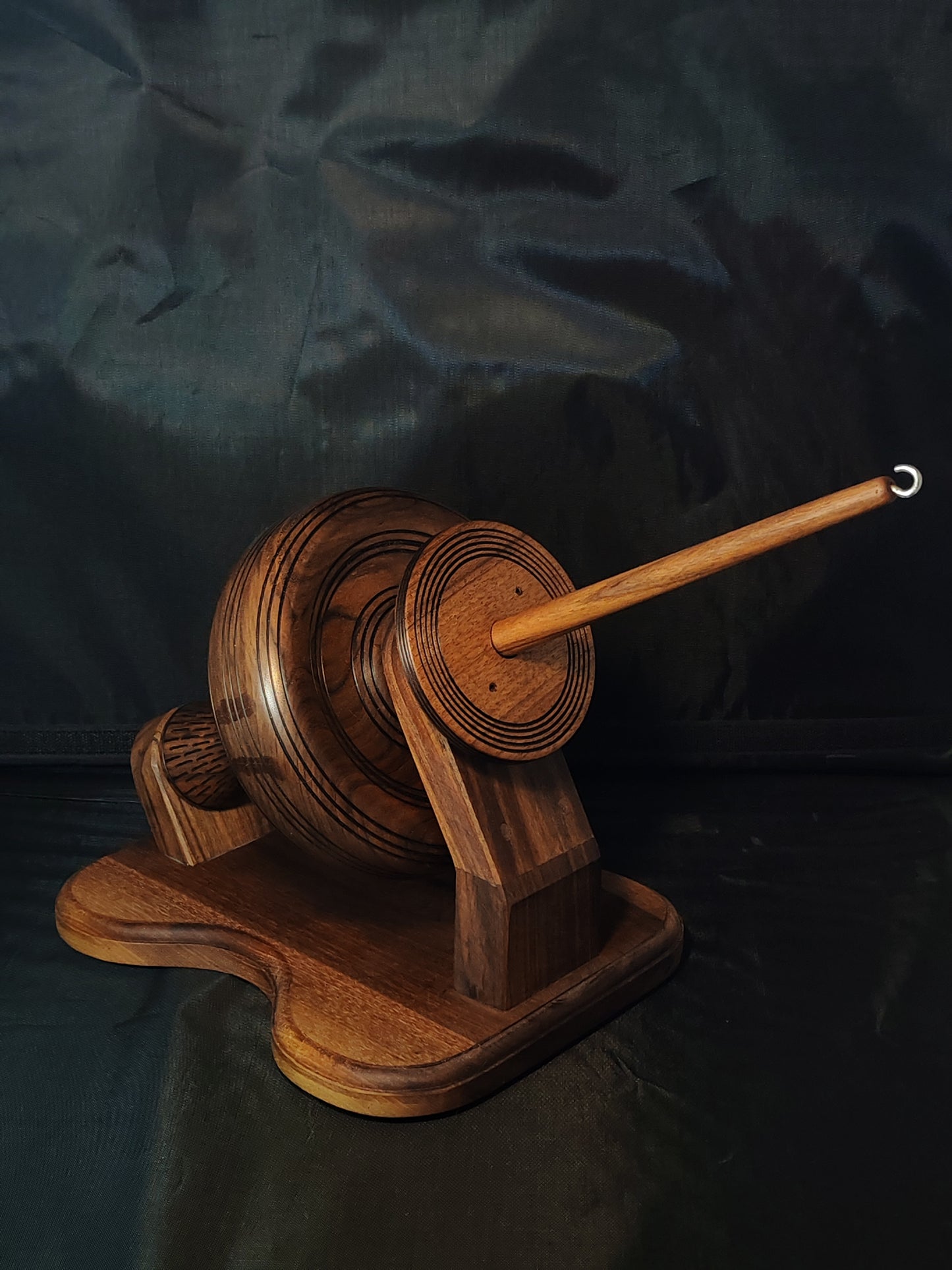 Walnut Kick Spindle for Spinning – Stable Design & Easy Maintenance