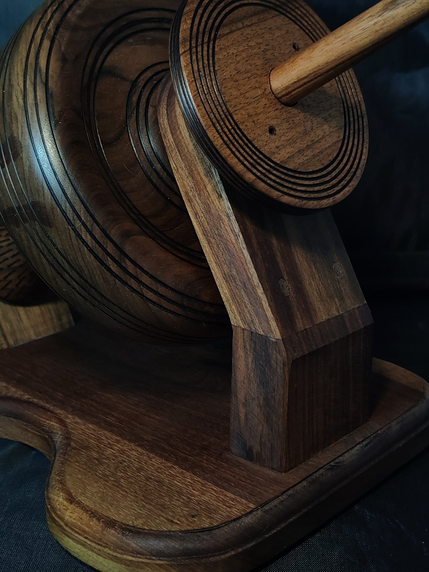 Walnut Kick Spindle for Spinning – Stable Design & Easy Maintenance