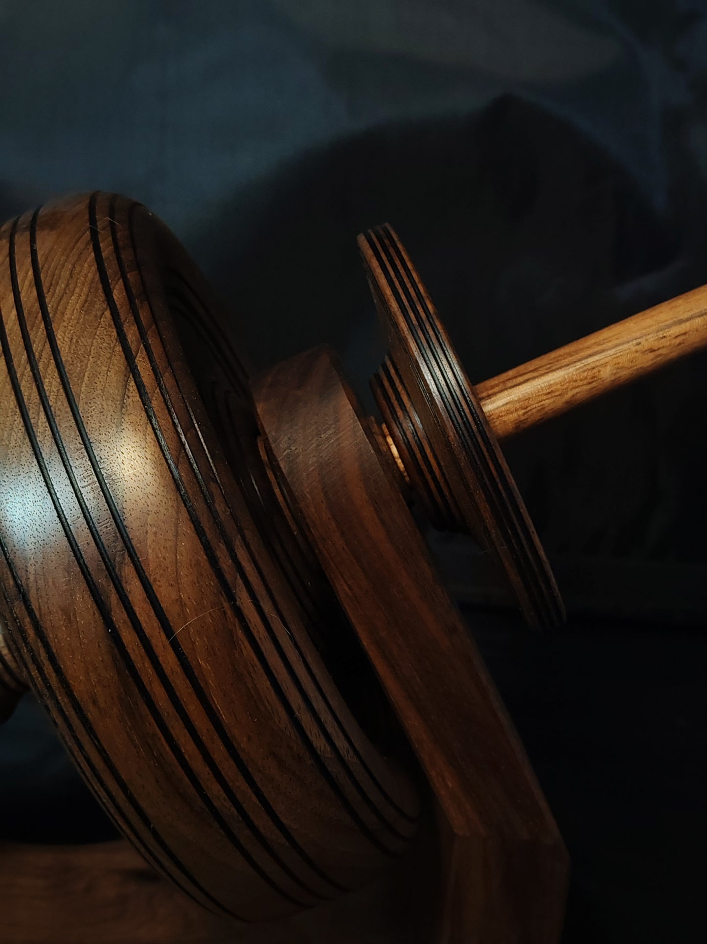 Walnut Kick Spindle for Spinning – Stable Design & Easy Maintenance