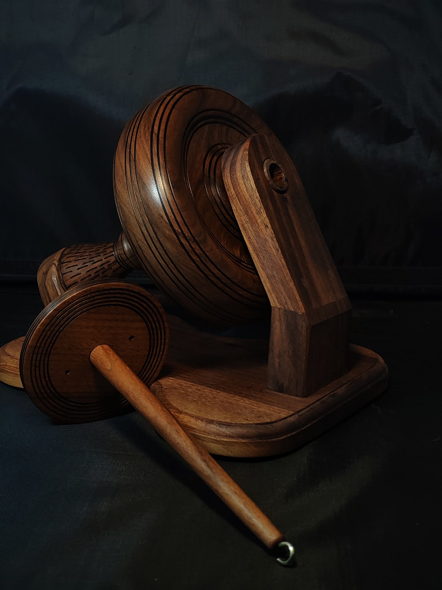Walnut Kick Spindle for Spinning – Stable Design & Easy Maintenance