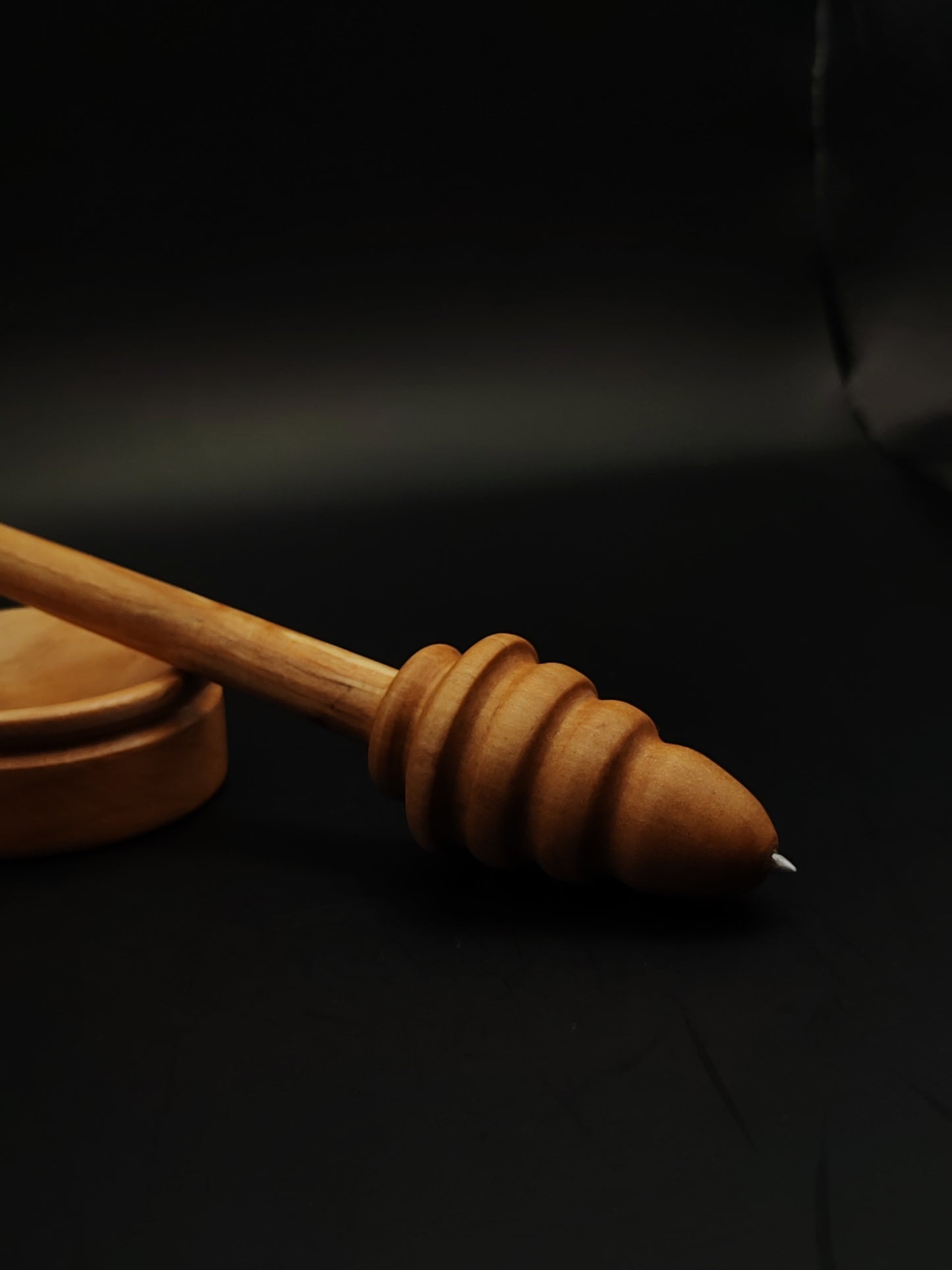 Support Spindle Set – Pear Whorl with Metal Tip & Alder Shaft – 18g / 0.63oz, 25cm / 9.84in – With Beech Support Bowl | Organic Wax Finish | Kravelli Spindles