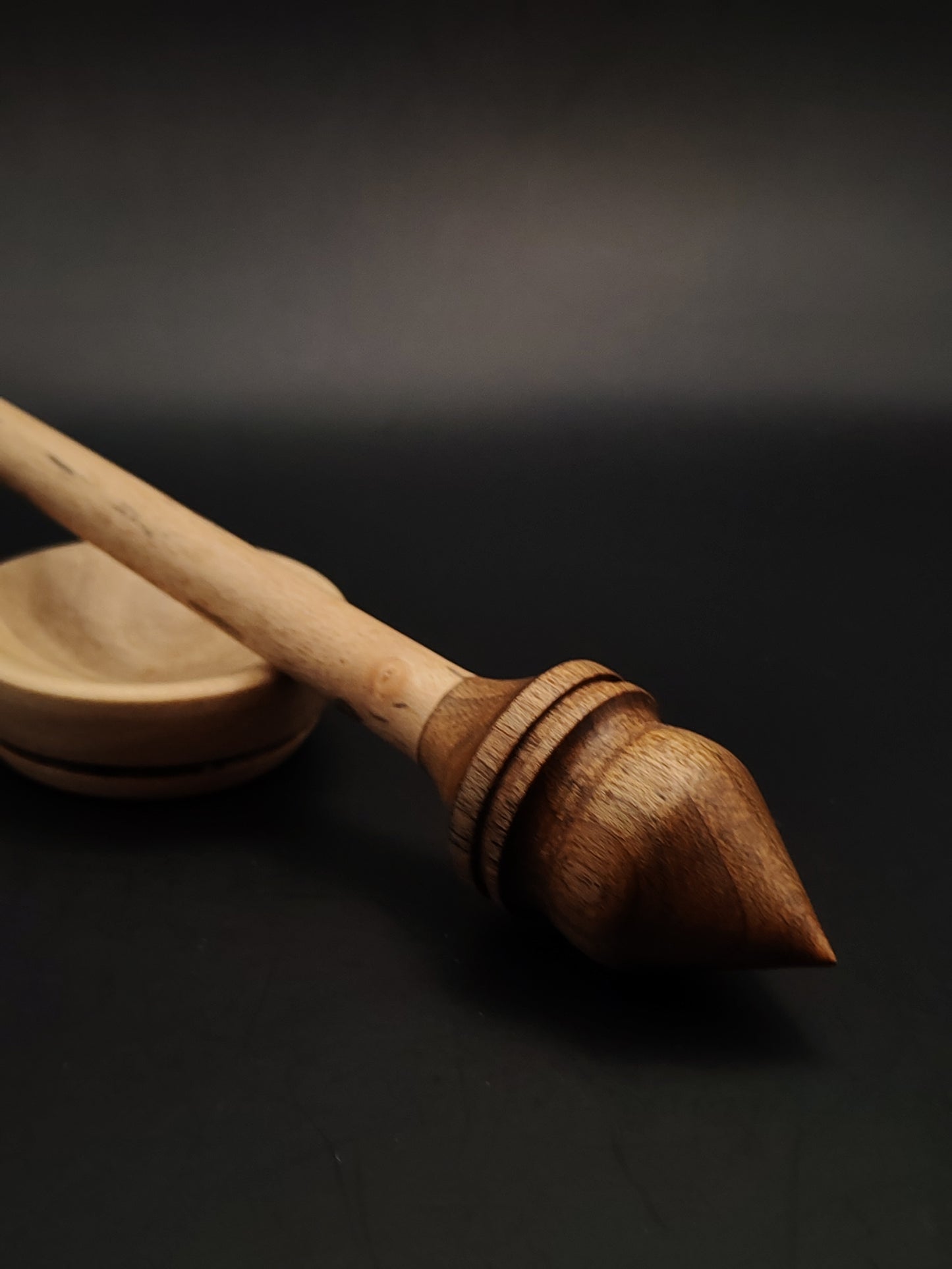 Support Spindle Set – Dark Walnut Whorl & White Walnut Shaft – 18g / 0.63oz, 26.5cm / 10.43in – With White Walnut Support Bowl | Lightweight Spindle for Fine Fibers | Kravelli Spindles