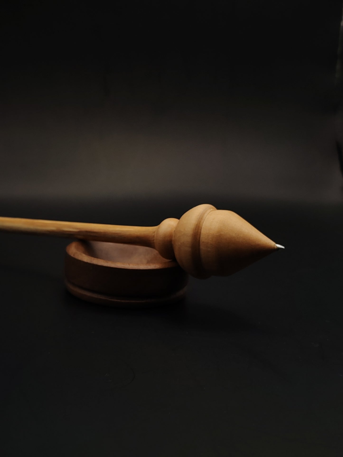 Support Spindle – Alder Shaft, Pear Whorl, Metal Tip – 13g / 0.46oz, 22cm / 8.66in – With Walnut Support Bowl | Lightweight Precision Spindle for Supported Spinning | Kravelli Spindles