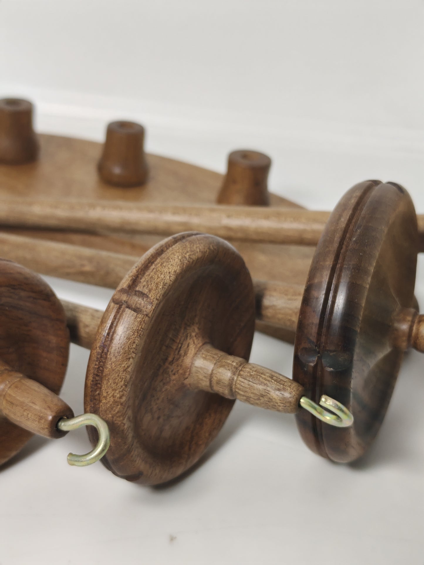 Complete Drop Spindle Set – 5 Walnut Wood Spindles + Matching Stand | Full Weight Range | Handcrafted Spinning Tools | Kravelli