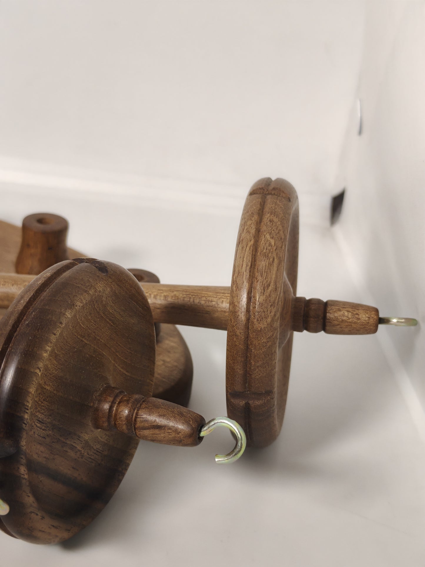 Complete Drop Spindle Set – 5 Walnut Wood Spindles + Matching Stand | Full Weight Range | Handcrafted Spinning Tools | Kravelli