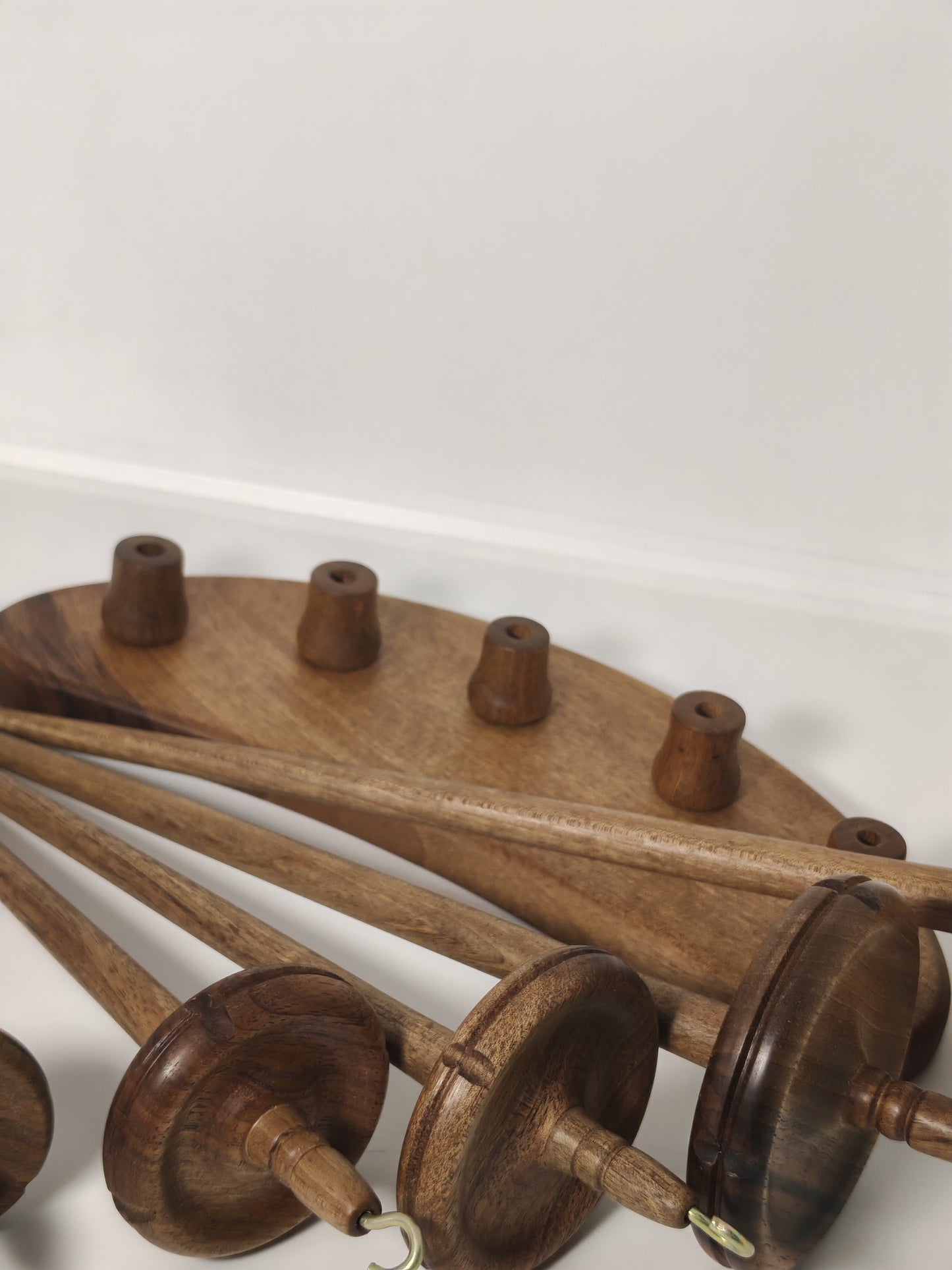 Complete Drop Spindle Set – 5 Walnut Wood Spindles + Matching Stand | Full Weight Range | Handcrafted Spinning Tools | Kravelli