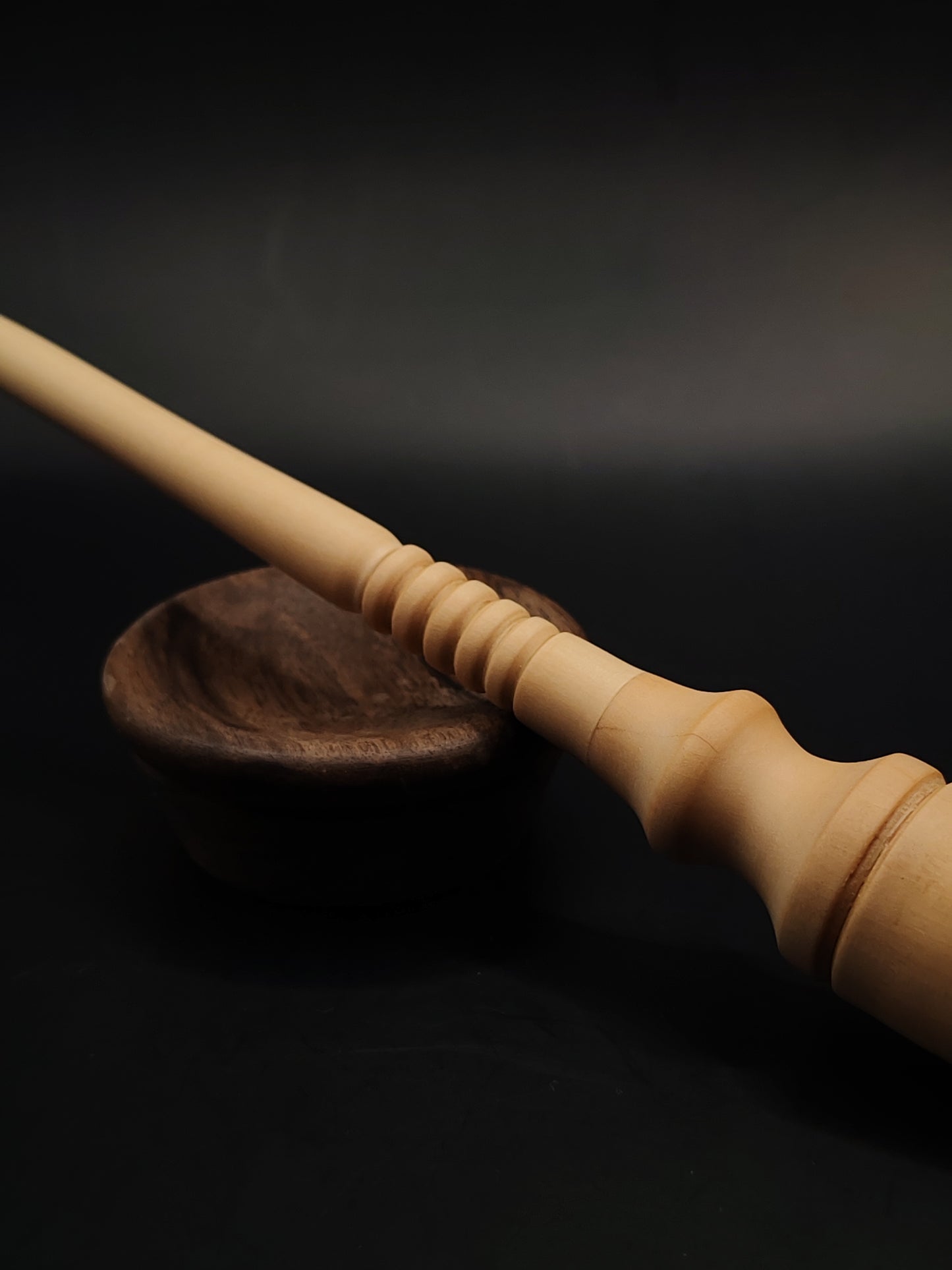 Artisan Support Spindle for Yarn Spinning – 22g / 25.5cm (0.78oz / 10in) – Pear Wood with Walnut Bowl