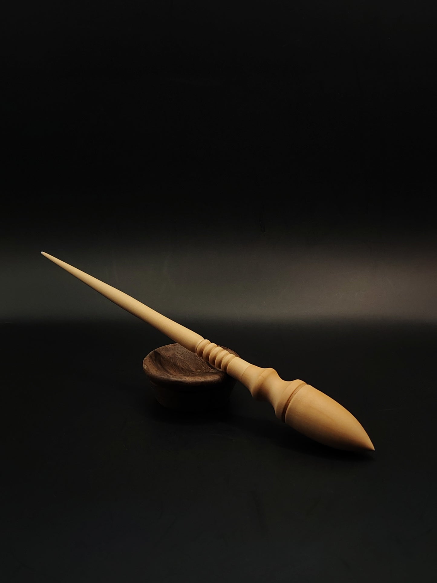 Artisan Support Spindle for Yarn Spinning – 22g / 25.5cm (0.78oz / 10in) – Pear Wood with Walnut Bowl