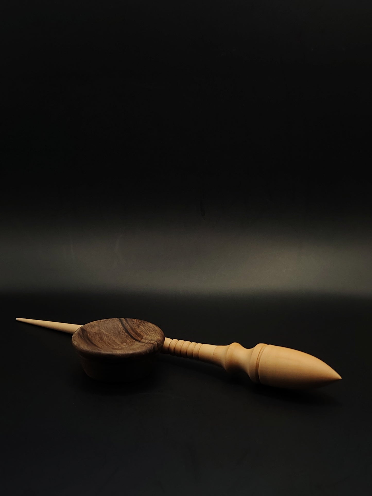 Artisan Support Spindle for Yarn Spinning – 22g / 25.5cm (0.78oz / 10in) – Pear Wood with Walnut Bowl