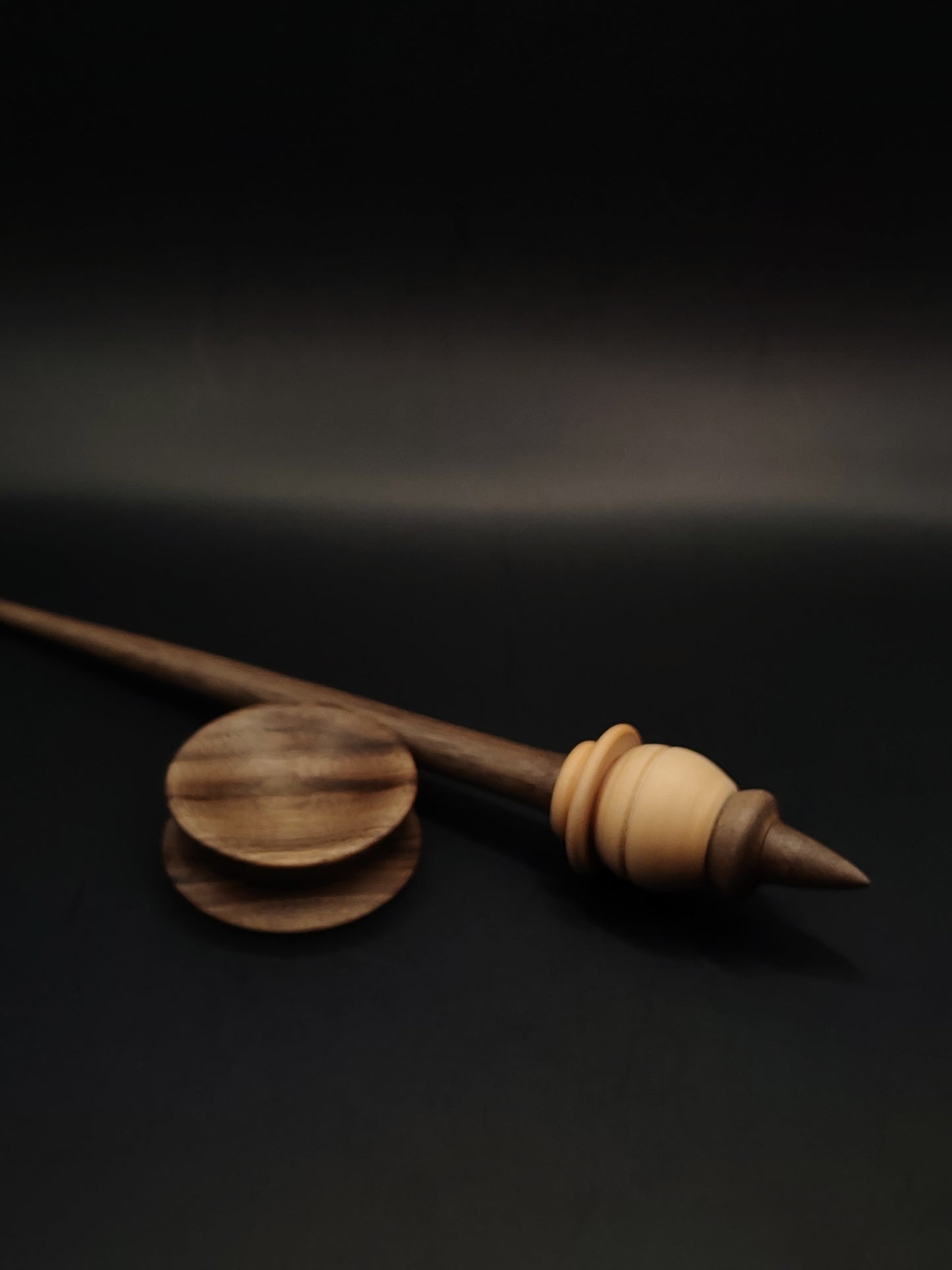 Support Spindle for Yarn Spinning – 24g / 27cm (0.85oz / 10.6in) – Walnut Shaft & Apple Whorl with Walnut Support Bowl