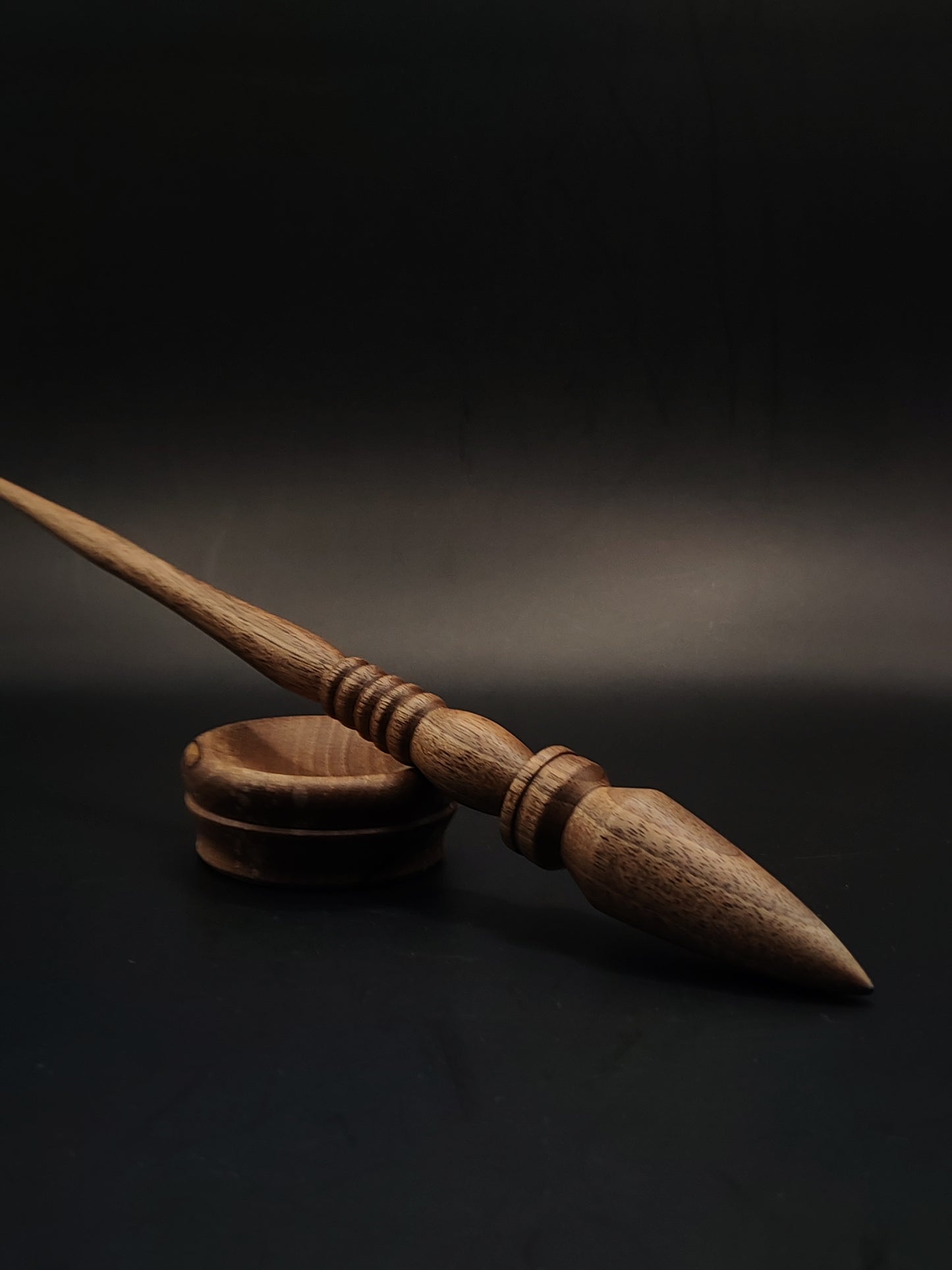 Artisan Walnut Support Spindle – 25g / 26.5cm (0.88oz / 10.4in) – with Walnut Support Bowl
