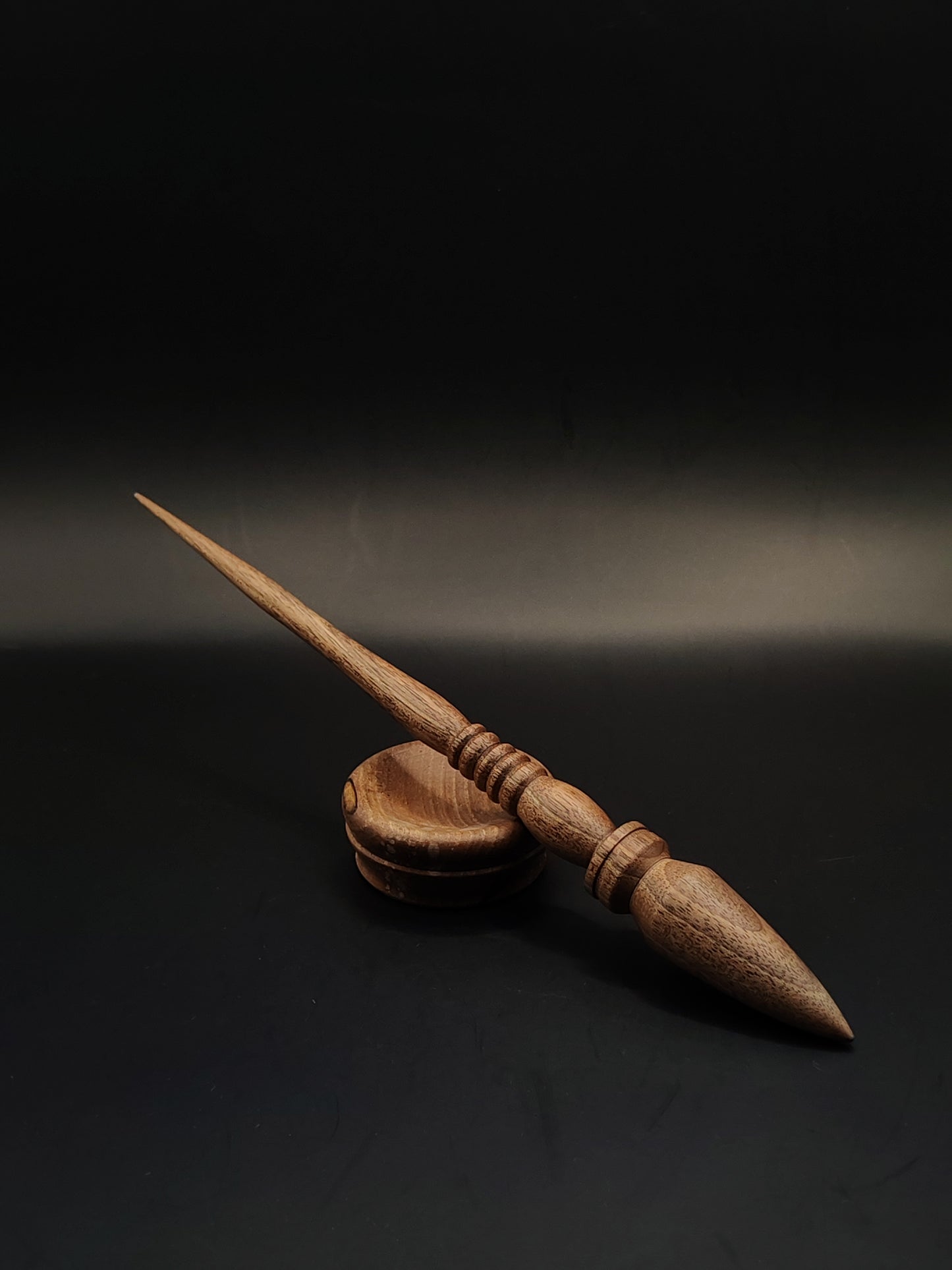 Artisan Walnut Support Spindle – 25g / 26.5cm (0.88oz / 10.4in) – with Walnut Support Bowl