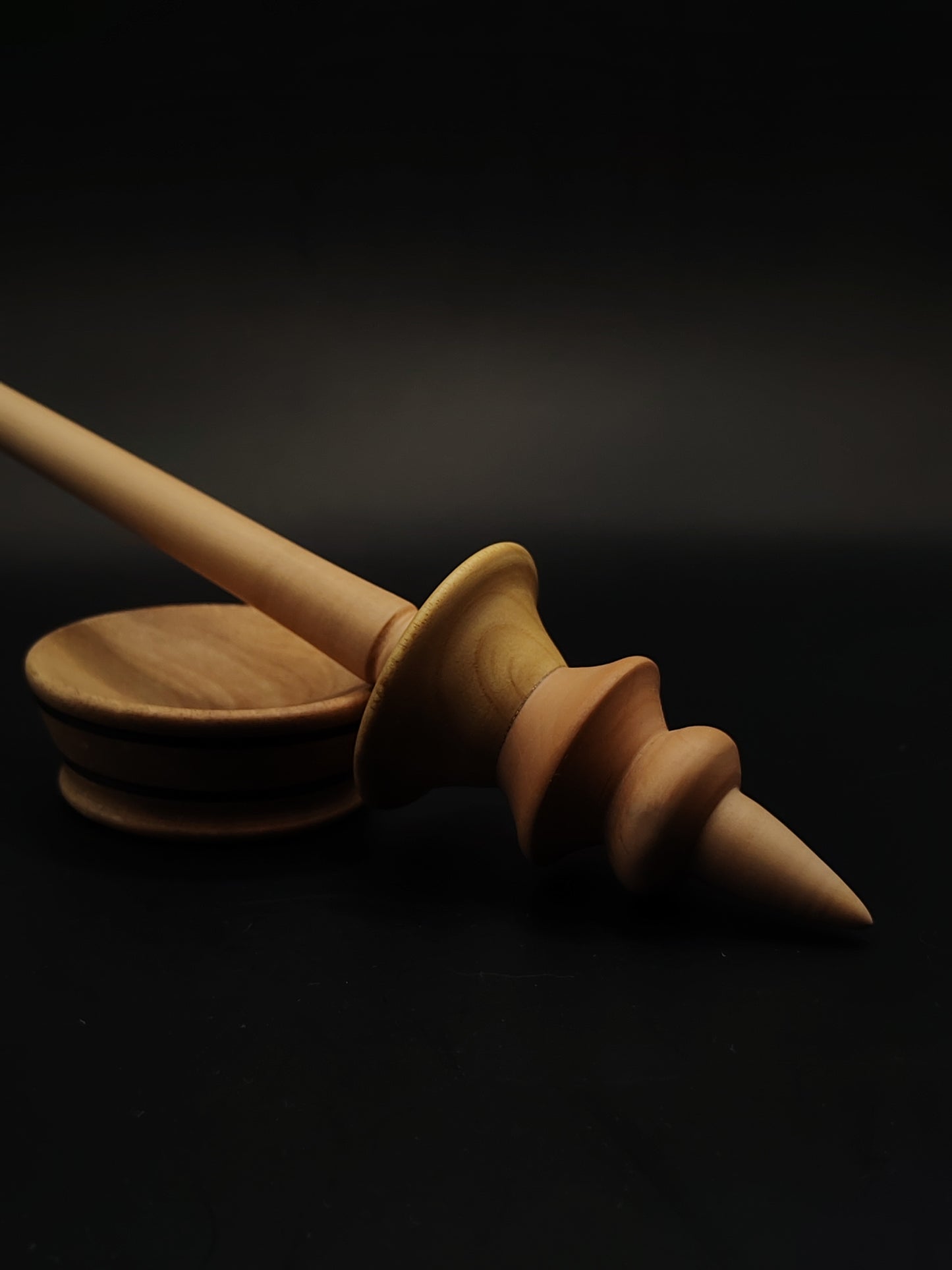 Artisan Support Spindle for Yarn Spinning – 23g / 27.5cm (0.81oz / 10.8in) – Pear & Mulberry Wood with Oak Support Bowl