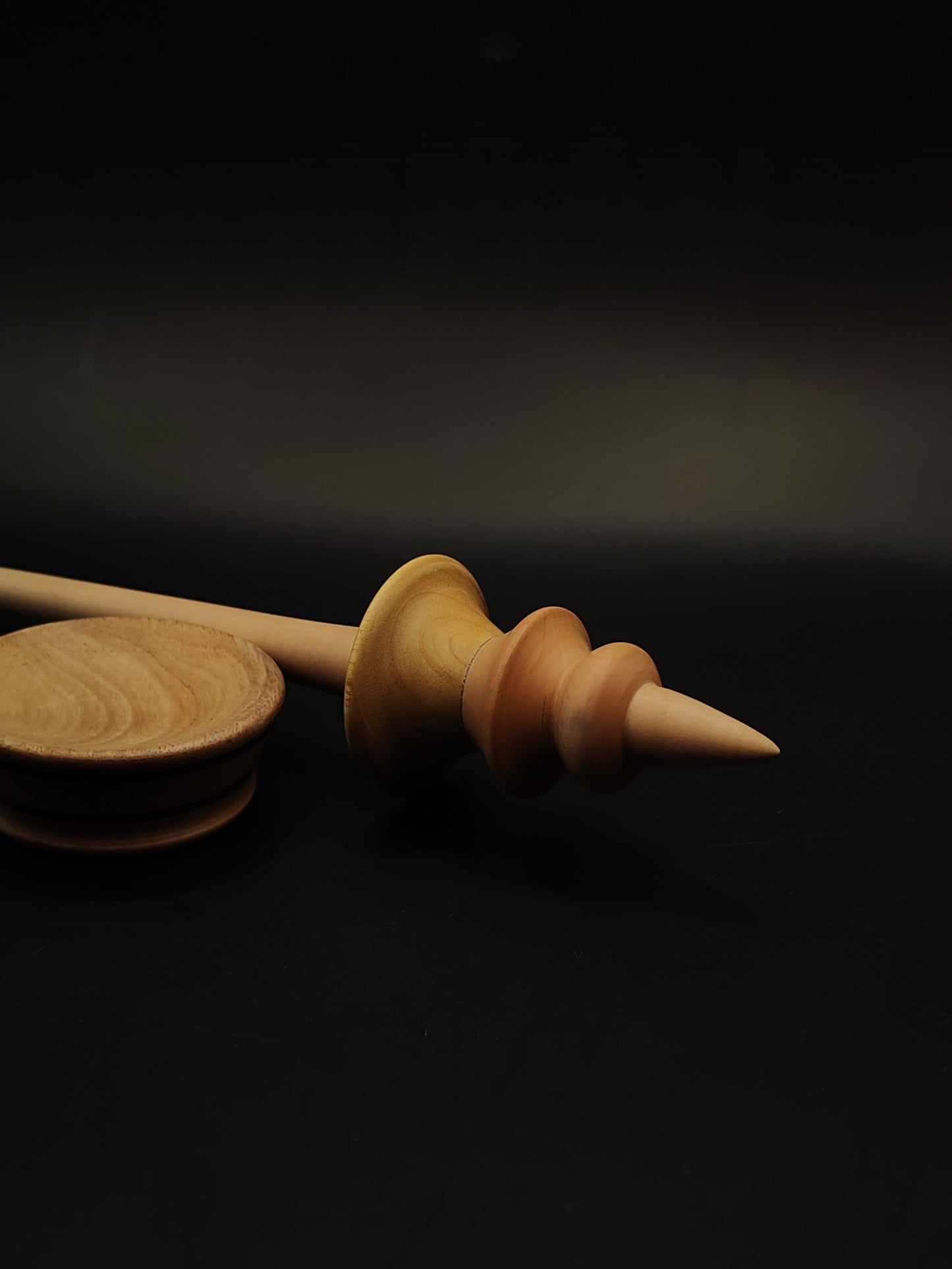 Artisan Support Spindle for Yarn Spinning – 23g / 27.5cm (0.81oz / 10.8in) – Pear & Mulberry Wood with Oak Support Bowl