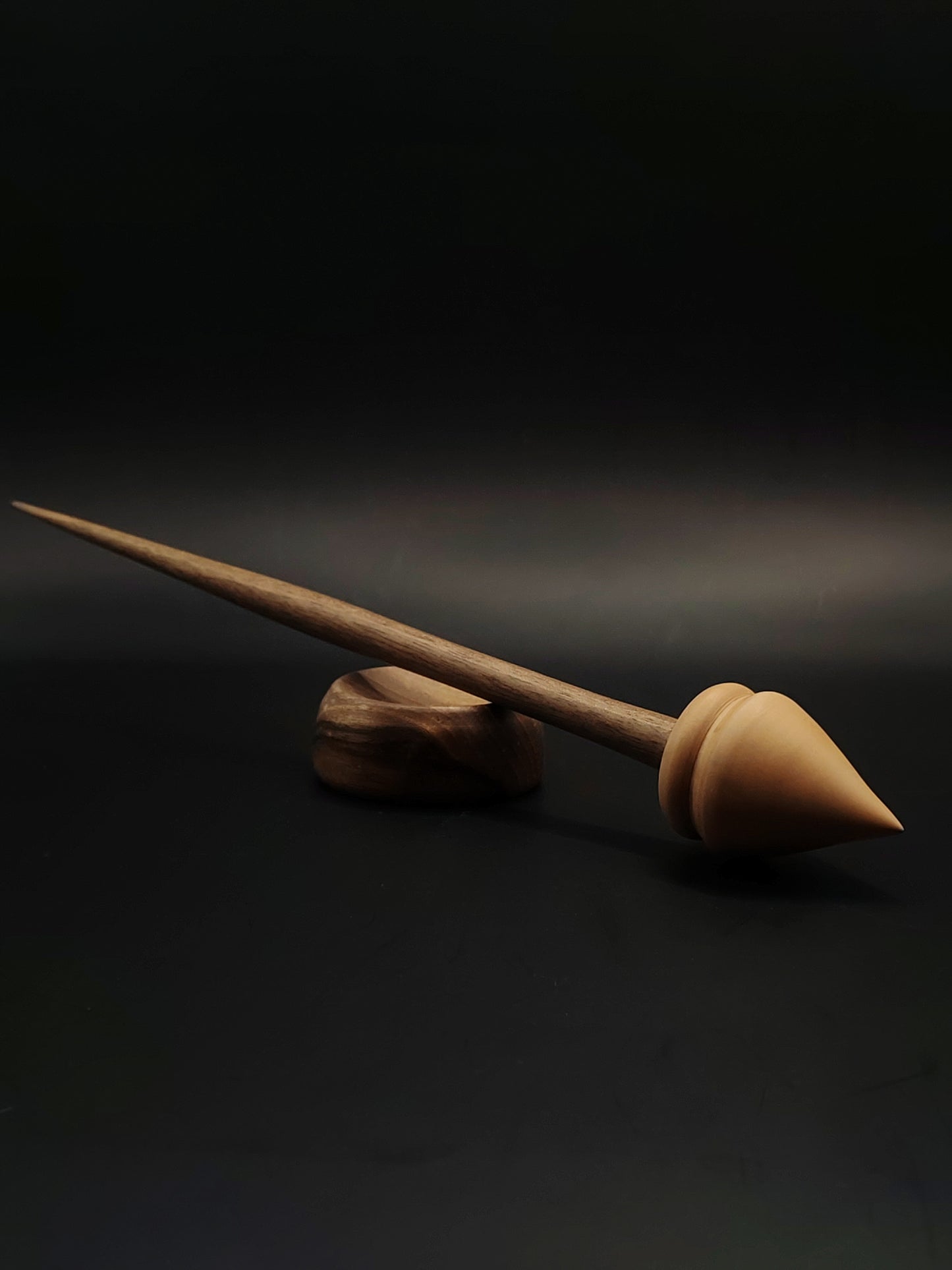 Support Spindle for Yarn Spinning – 29g / 28cm (1.02oz / 11in) – Walnut Shaft & Apple Whorl – with Walnut Support Bowl