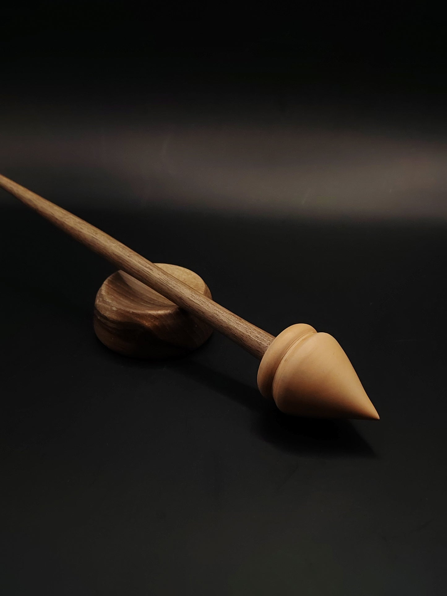 Support Spindle for Yarn Spinning – 29g / 28cm (1.02oz / 11in) – Walnut Shaft & Apple Whorl – with Walnut Support Bowl