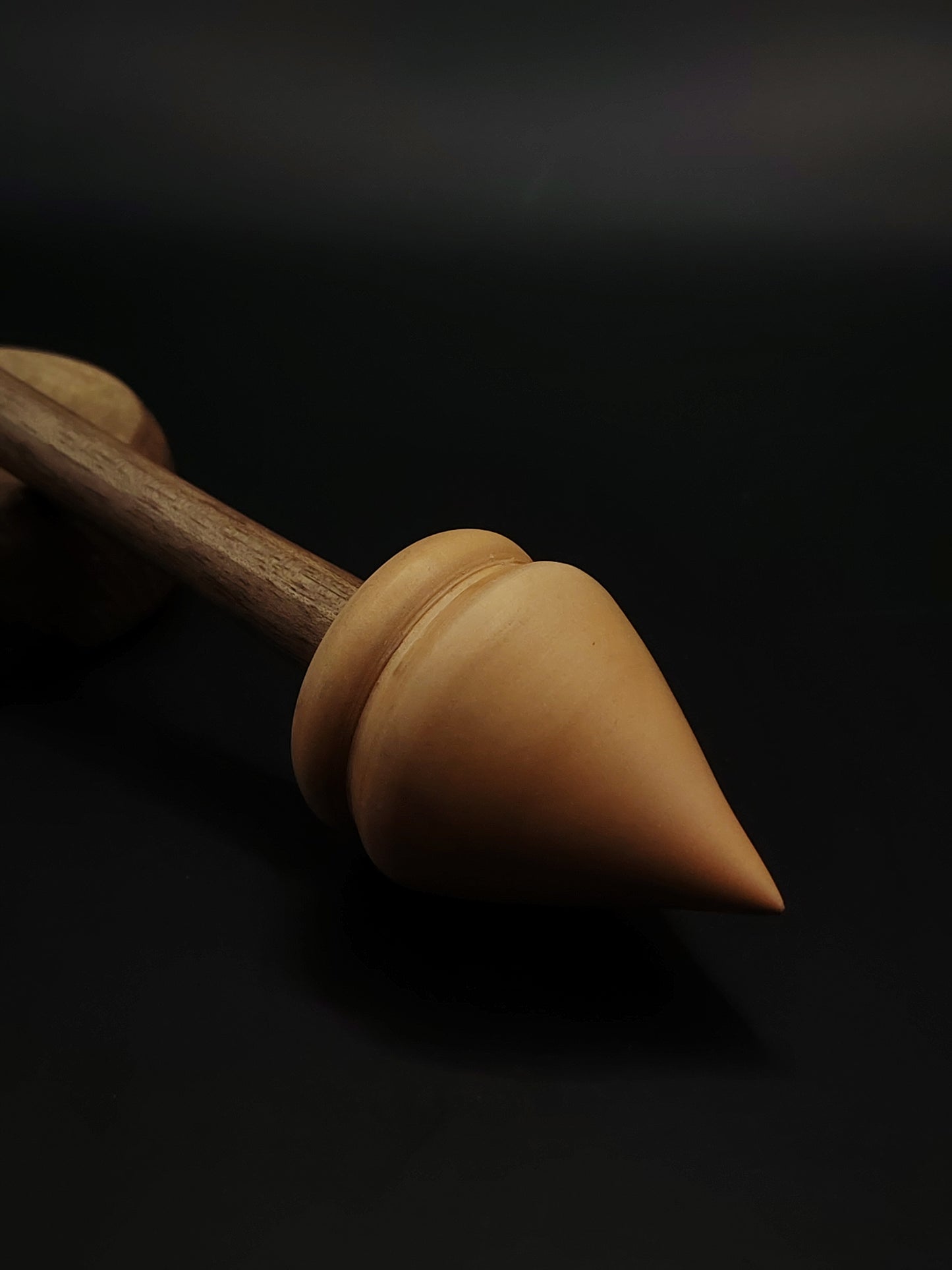 Support Spindle for Yarn Spinning – 29g / 28cm (1.02oz / 11in) – Walnut Shaft & Apple Whorl – with Walnut Support Bowl