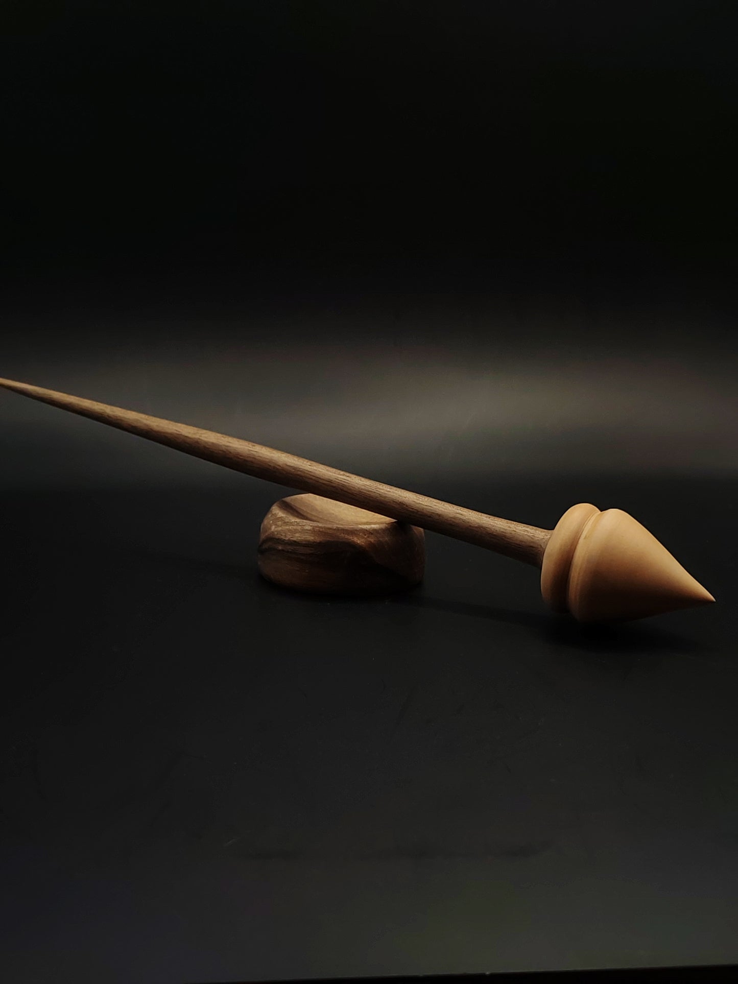 Support Spindle for Yarn Spinning – 29g / 28cm (1.02oz / 11in) – Walnut Shaft & Apple Whorl – with Walnut Support Bowl