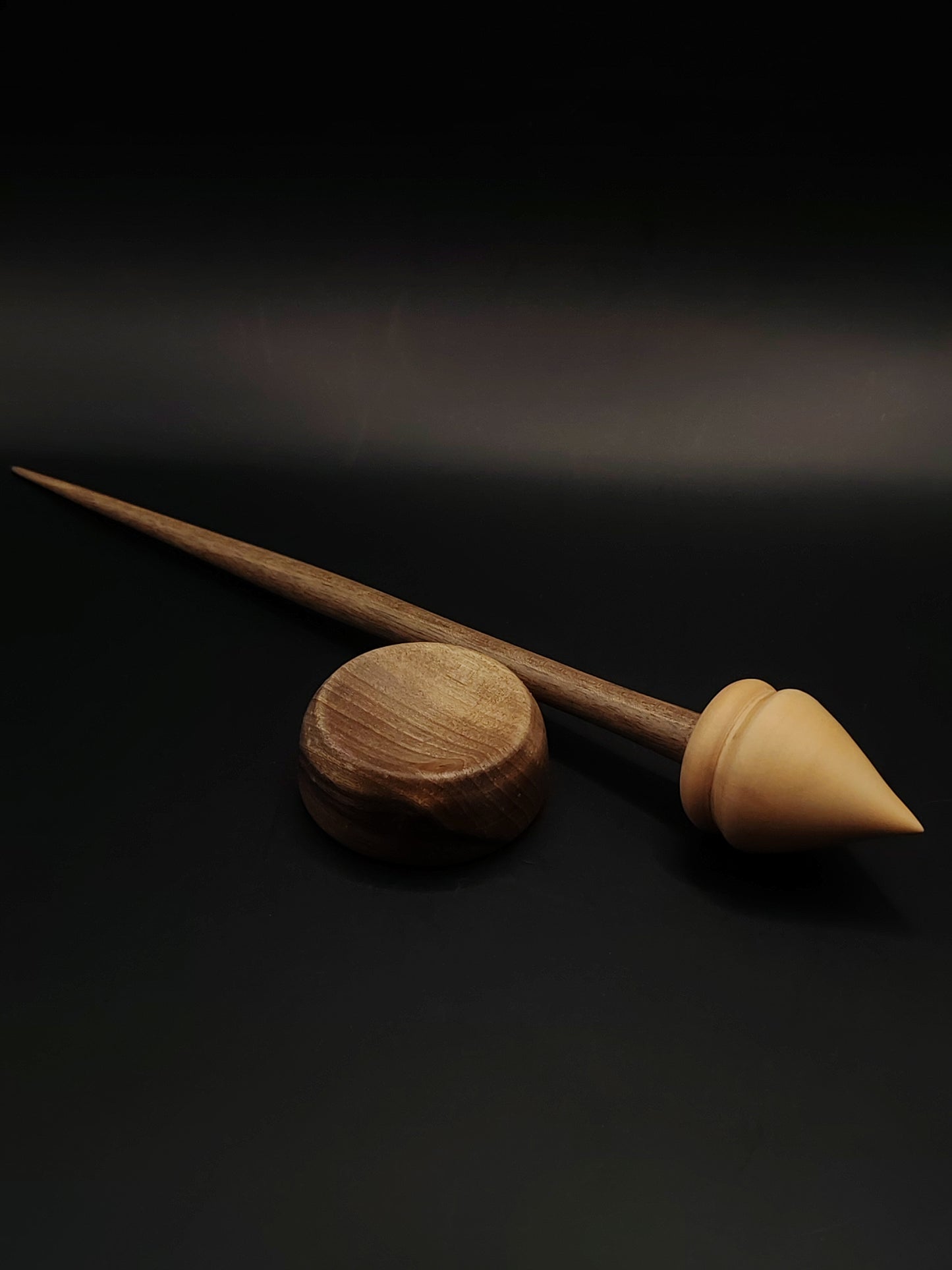 Support Spindle for Yarn Spinning – 29g / 28cm (1.02oz / 11in) – Walnut Shaft & Apple Whorl – with Walnut Support Bowl