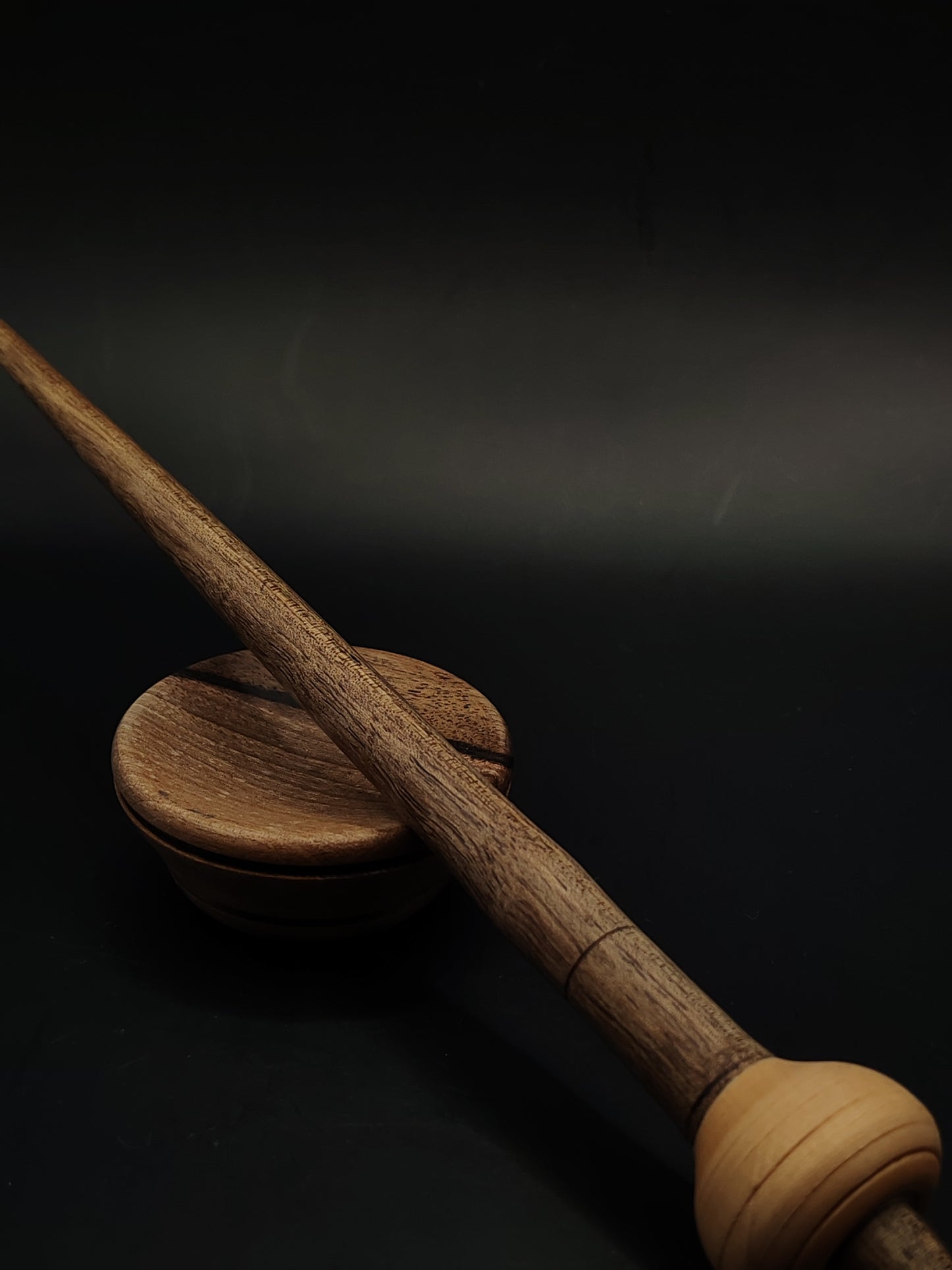Support Spindle for Yarn Spinning – 17g / 27.5cm (0.6oz / 10.8in) – Walnut Shaft & Apple Whorl – with Walnut Support Bowl