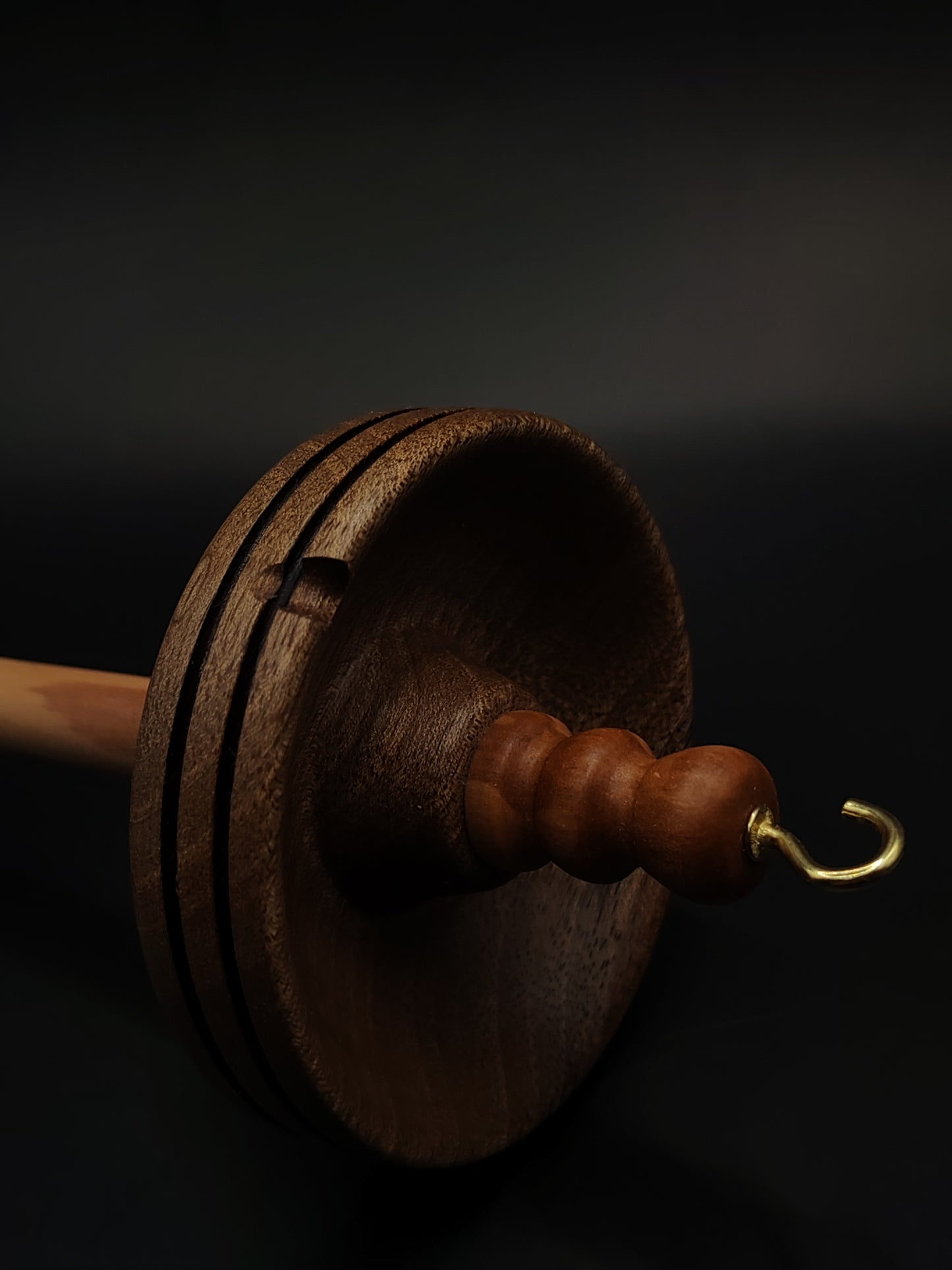 Drop Spindle for Yarn Spinning – Plum Shaft & Walnut Whorl | 27 cm (44 g) | Handcrafted Top Whorl Spindle by Kravelli