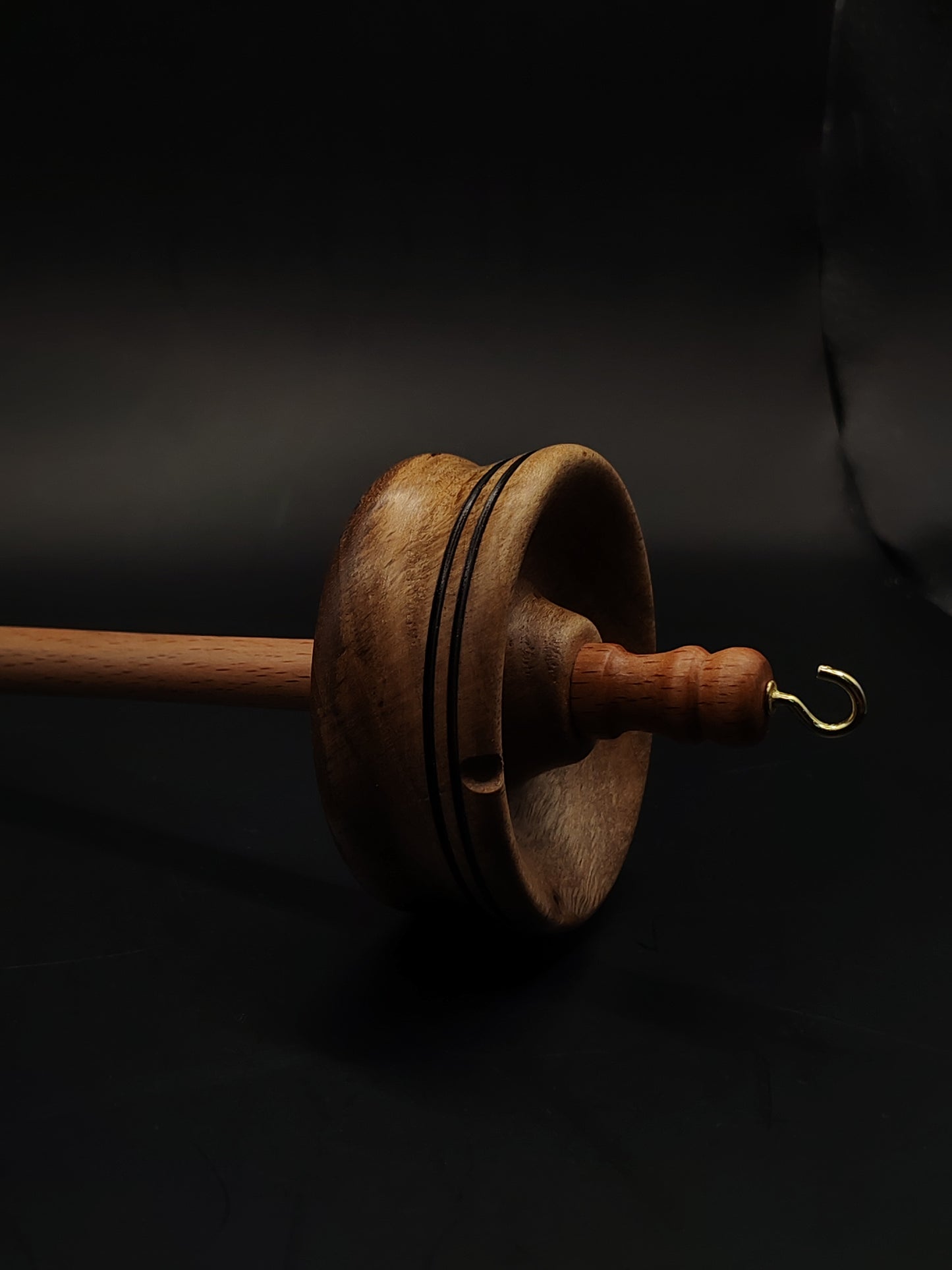 Drop Spindle for Yarn Spinning – Beech Shaft & Walnut Whorl | 28 cm (60 g) | Heavyweight Top Whorl Spindle by Kravelli