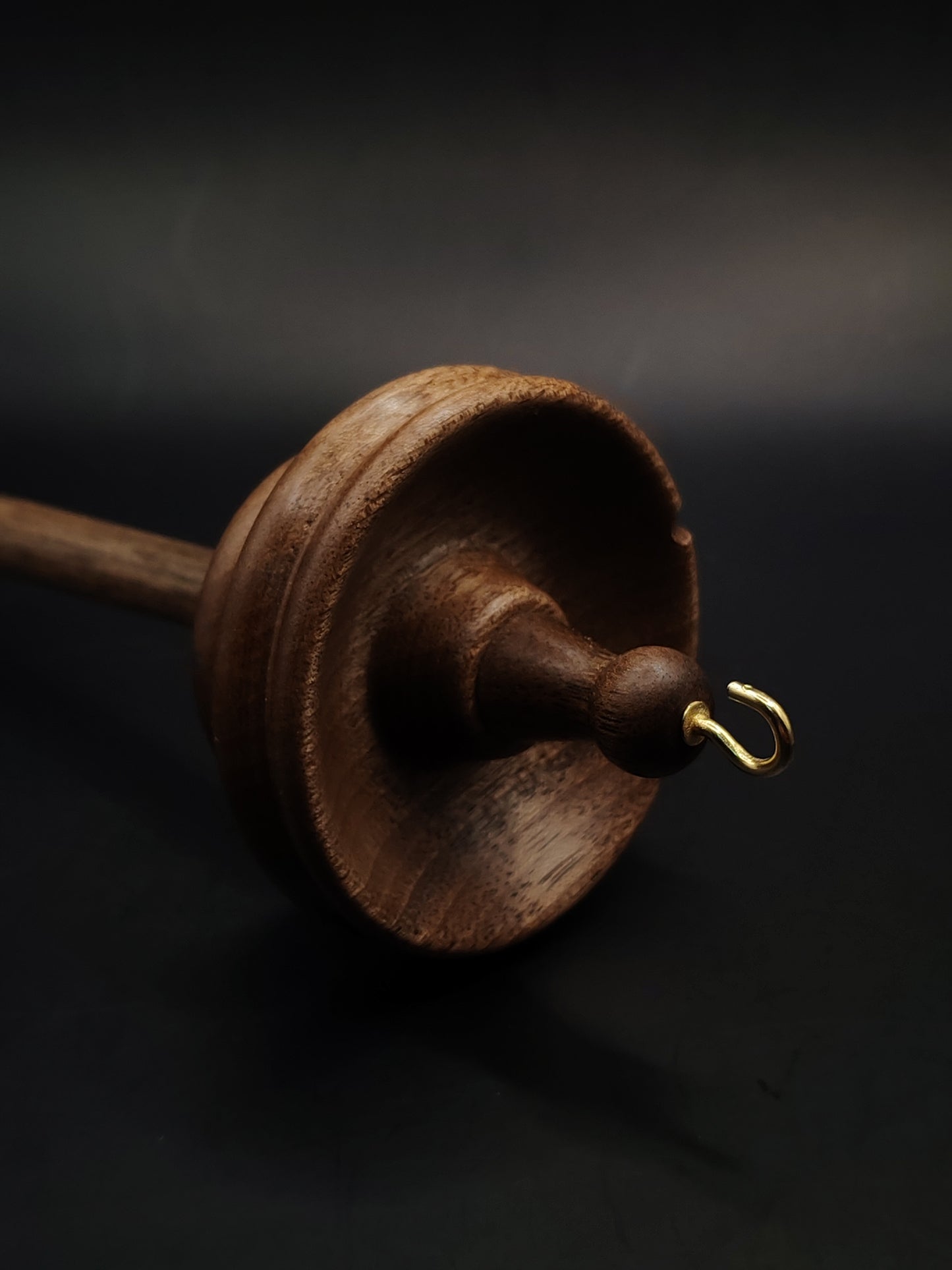 Drop Spindle for Yarn Spinning – Walnut Wood | 27 cm (56 g) | Hand-Turned Top Whorl Spindle by Kravelli