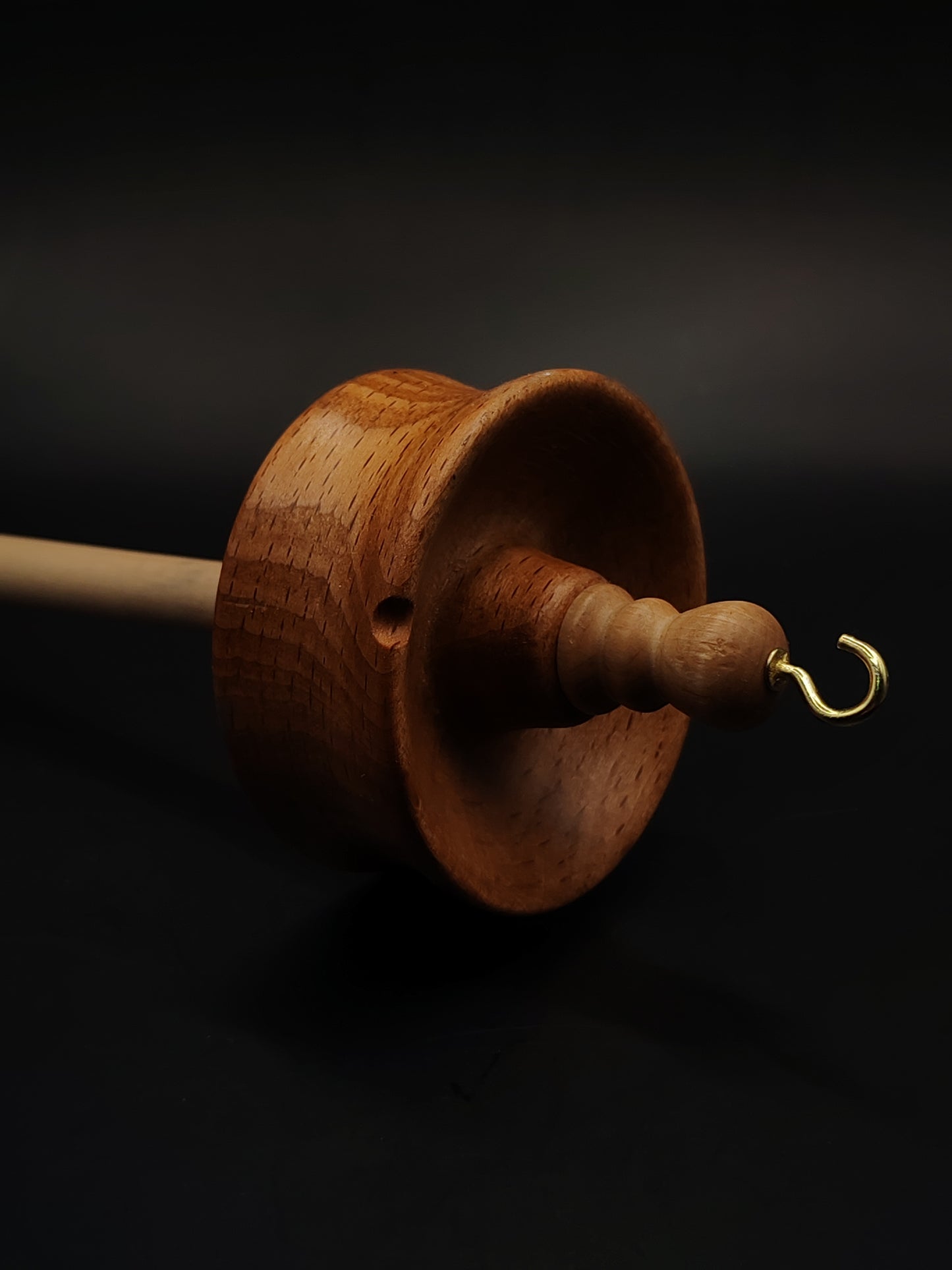 Drop Spindle for Yarn Spinning – Apple Shaft & Beech Whorl | 28 cm (45 g) | Handcrafted Top Whorl Spinning Tool by Kravelli
