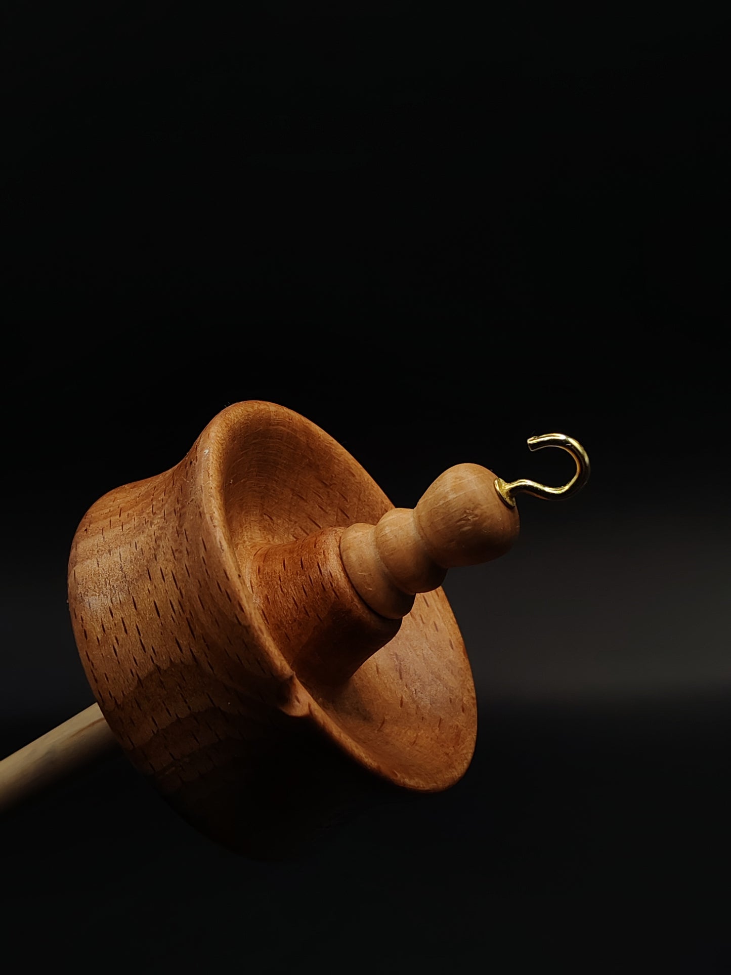 Drop Spindle for Yarn Spinning – Apple Shaft & Beech Whorl | 28 cm (45 g) | Handcrafted Top Whorl Spinning Tool by Kravelli