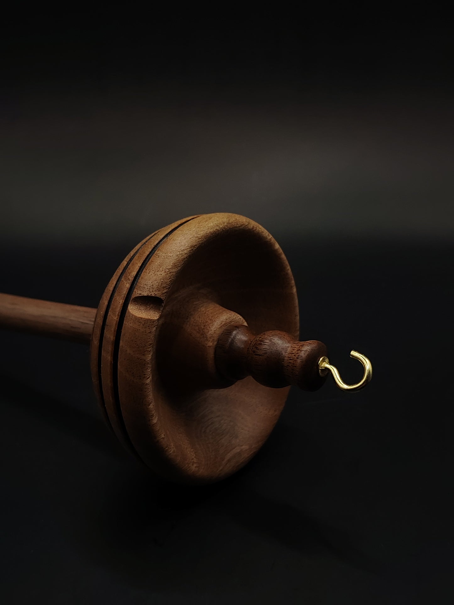 Drop Spindle for Yarn Spinning – Solid Walnut | 27 cm (55 g) | Handcrafted Top Whorl Spindle by Kravelli
