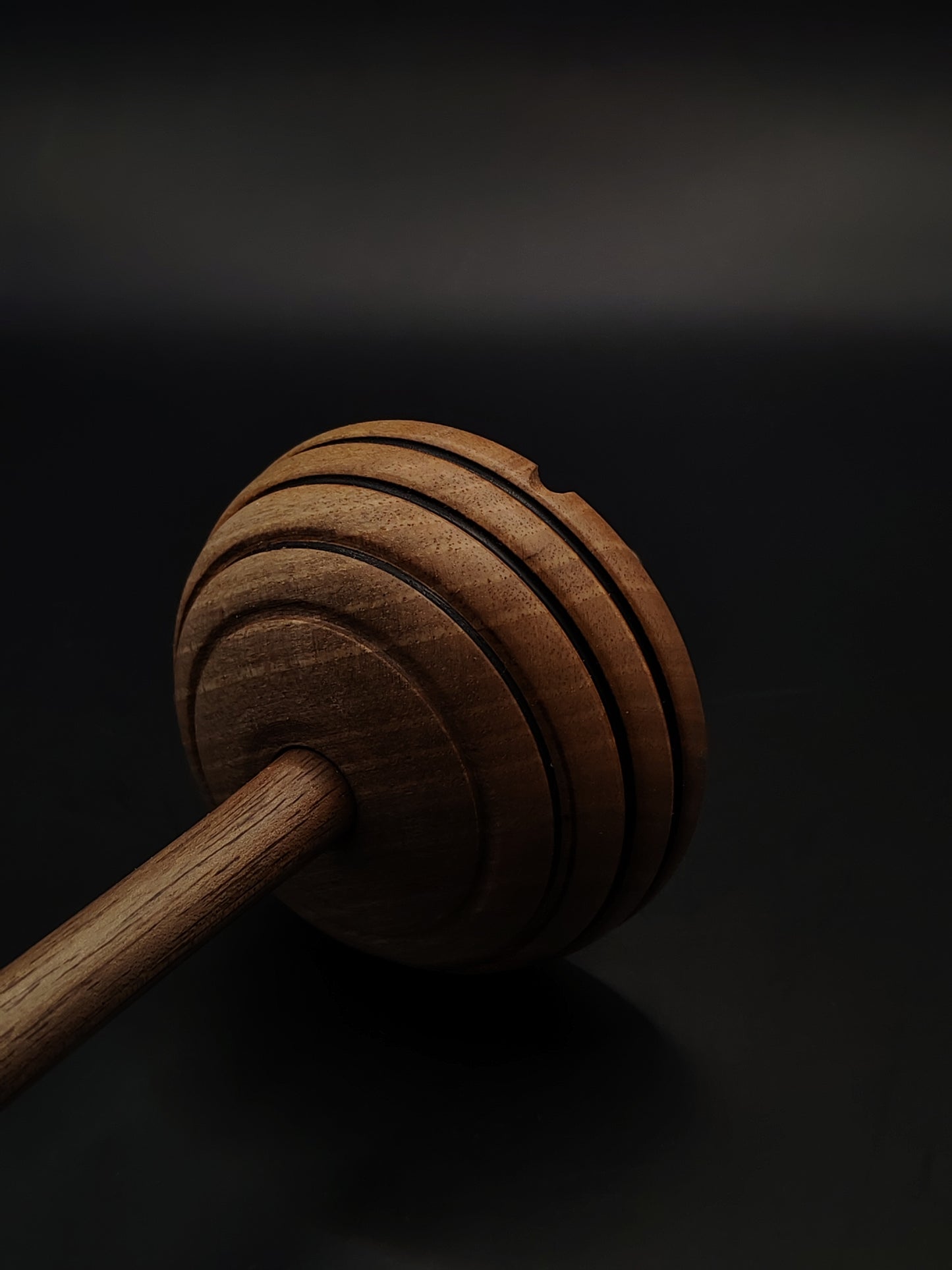 Drop Spindle for Yarn Spinning – Solid Walnut | 27 cm (55 g) | Handcrafted Top Whorl Spindle by Kravelli