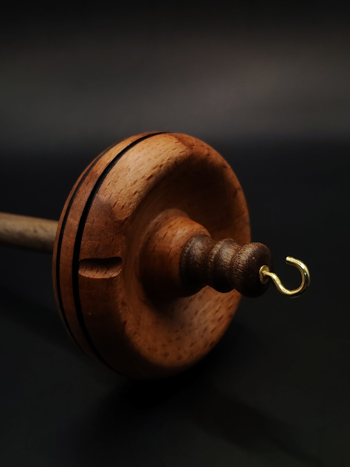 Drop Spindle for Yarn Spinning – Walnut Shaft & Beech Whorl | 27 cm (47 g) | Handcrafted Spinning Tool by Kravelli