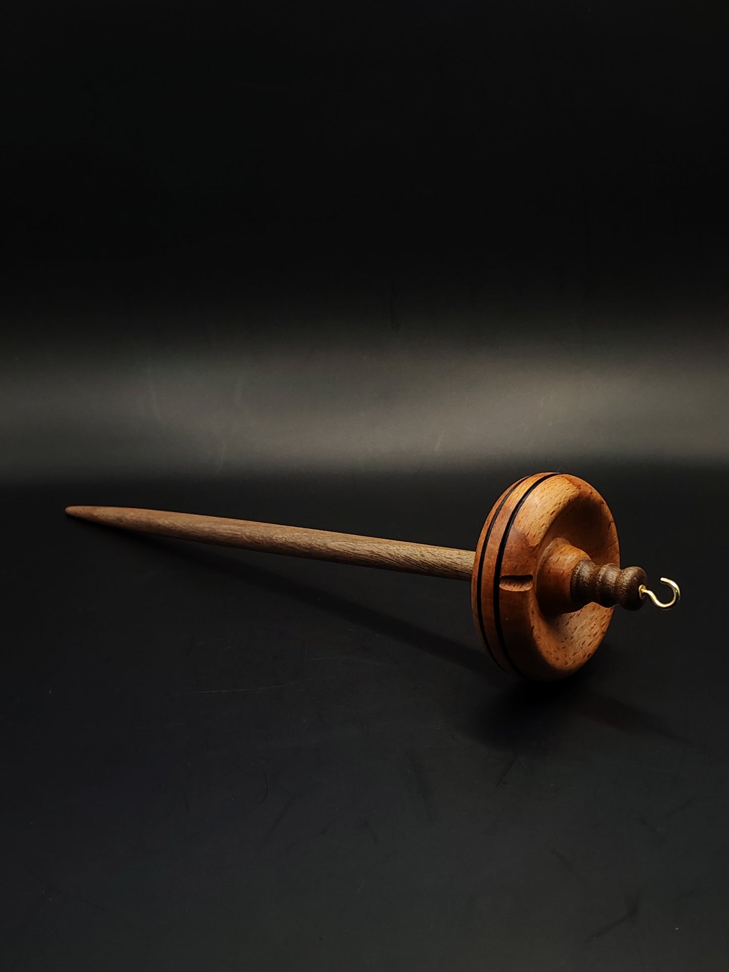 Drop Spindle for Yarn Spinning – Walnut Shaft & Beech Whorl | 27 cm (47 g) | Handcrafted Spinning Tool by Kravelli