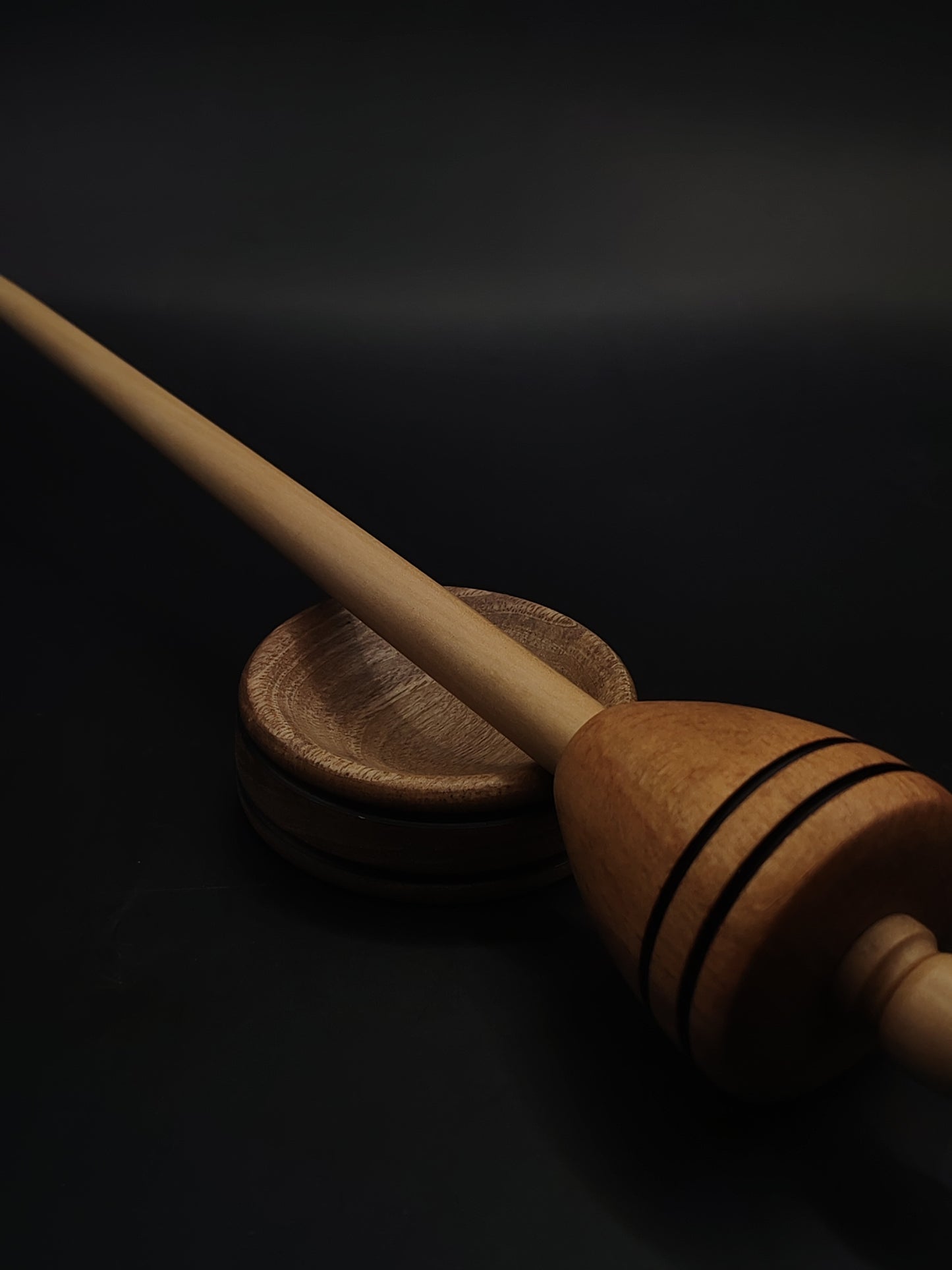 Support Spindle for Yarn Spinning – Pear Shaft & Beech Whorl (28 cm, 37 g) with Walnut Support Bowl | Handcrafted by Kravelli