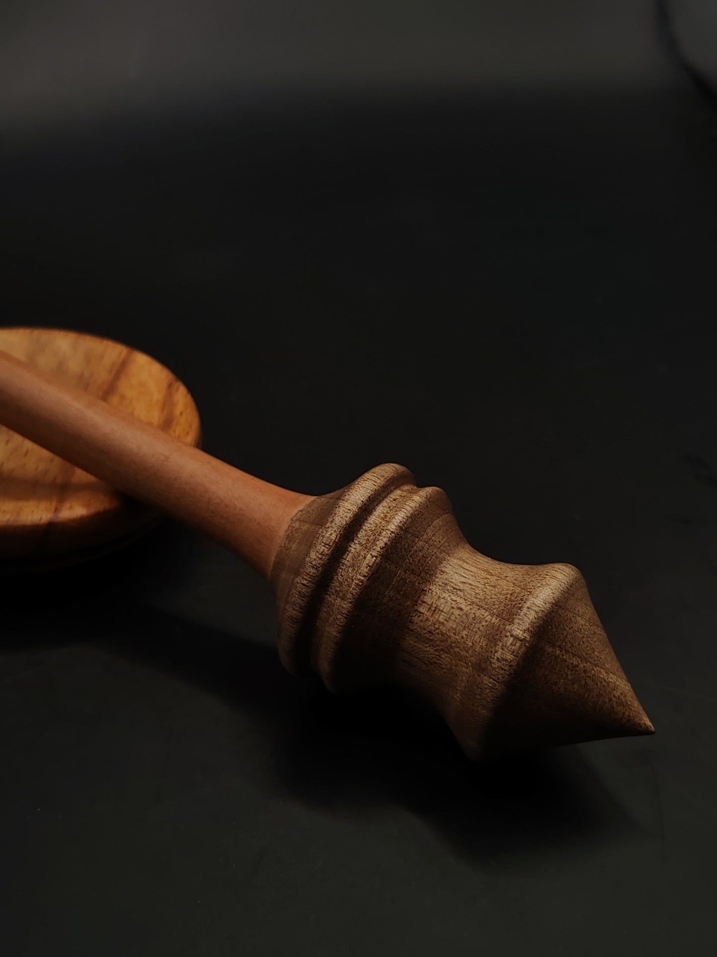 Support Spindle for Yarn Spinning – Walnut Whorl & Mulberry Shaft | 25.5 cm (22 g) | Set with Beech Support Bowl | Handcrafted by Kravelli