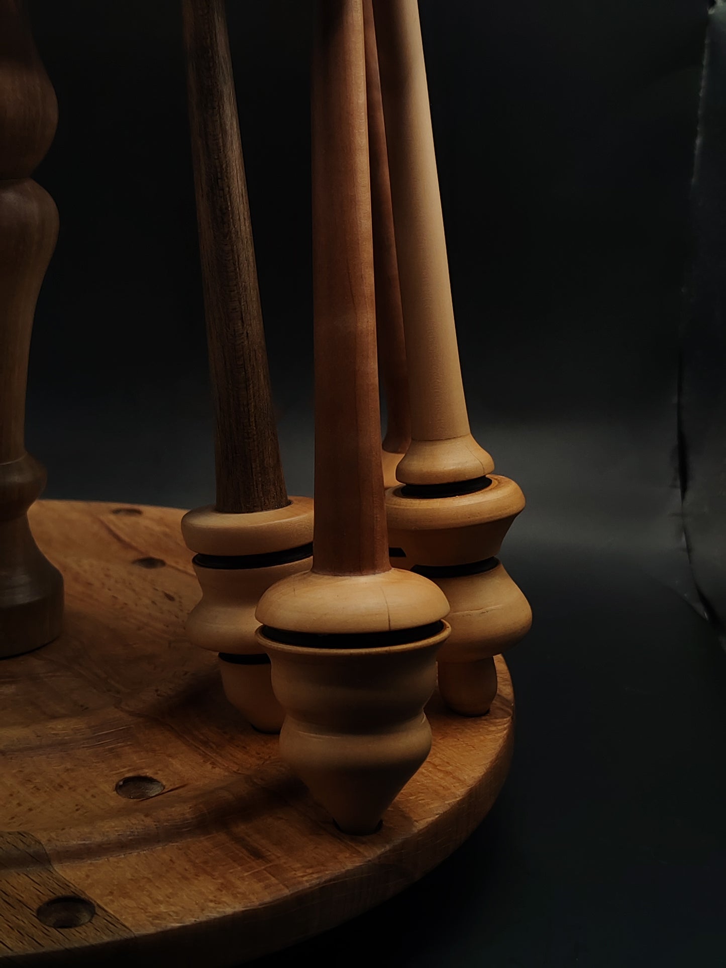 Spindle Stand for 24 Support & Drop Spindles – Beech, Walnut & Elm Wood | 17 cm Height | Handcrafted Organizer by Kravelli