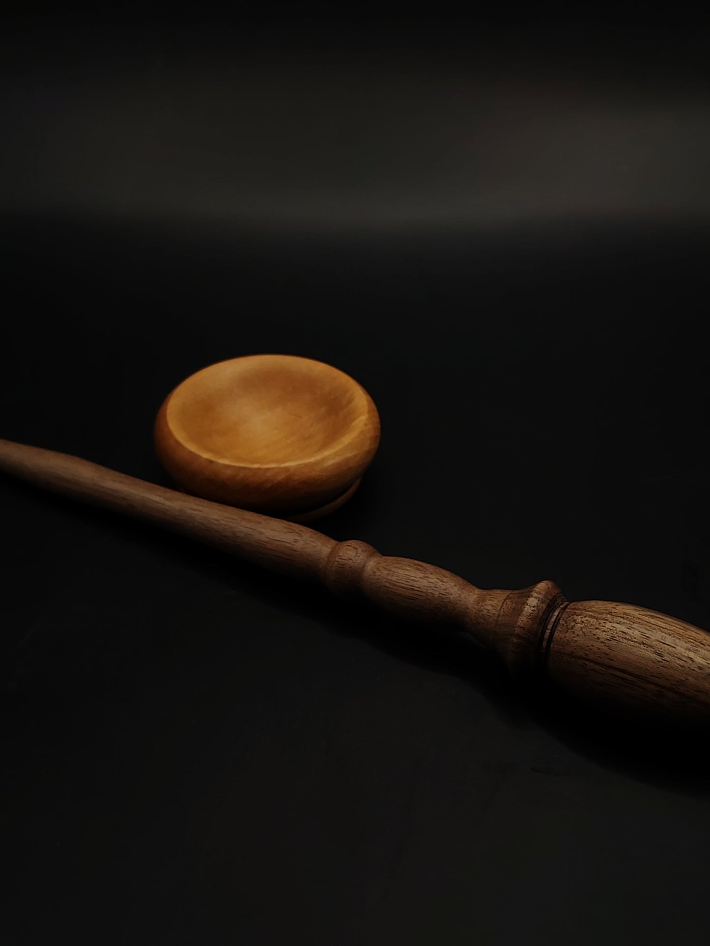 Artistic Support Spindle – Walnut Wood (26 cm / 10.2″, 22 g / 0.77 oz) + Pear Wood Spinning Bowl | Artisan Handmade by Kravelli