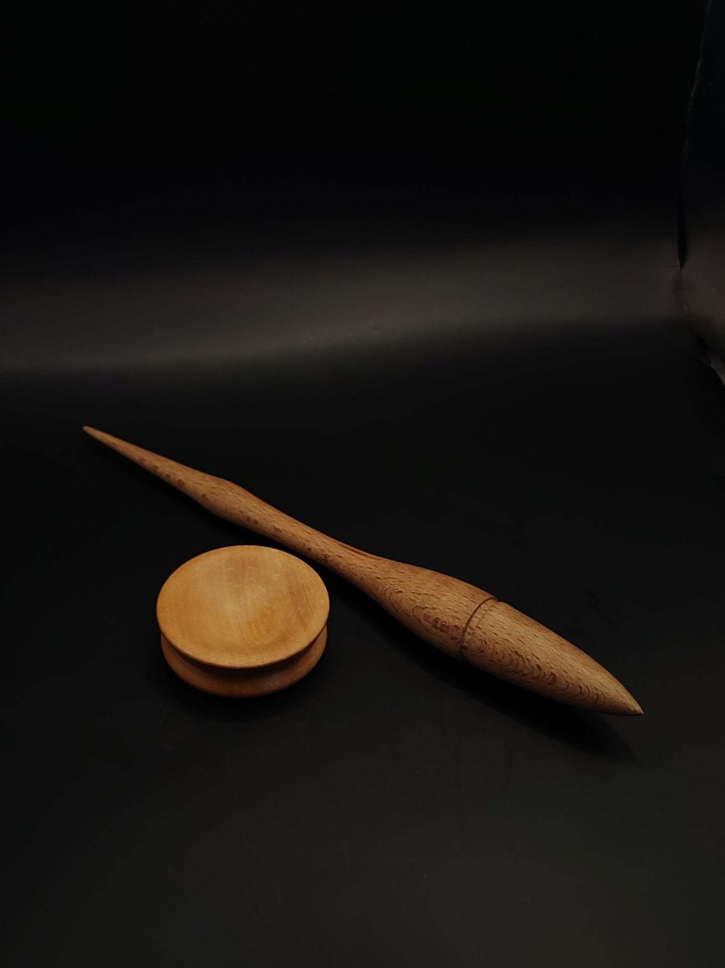 Goddess Support Spindle – Red Beech Wood (25 cm / 9.8″, 20 g / 0.70 oz) + Pear Wood Spinning Bowl | Artisan Handmade by Kravelli