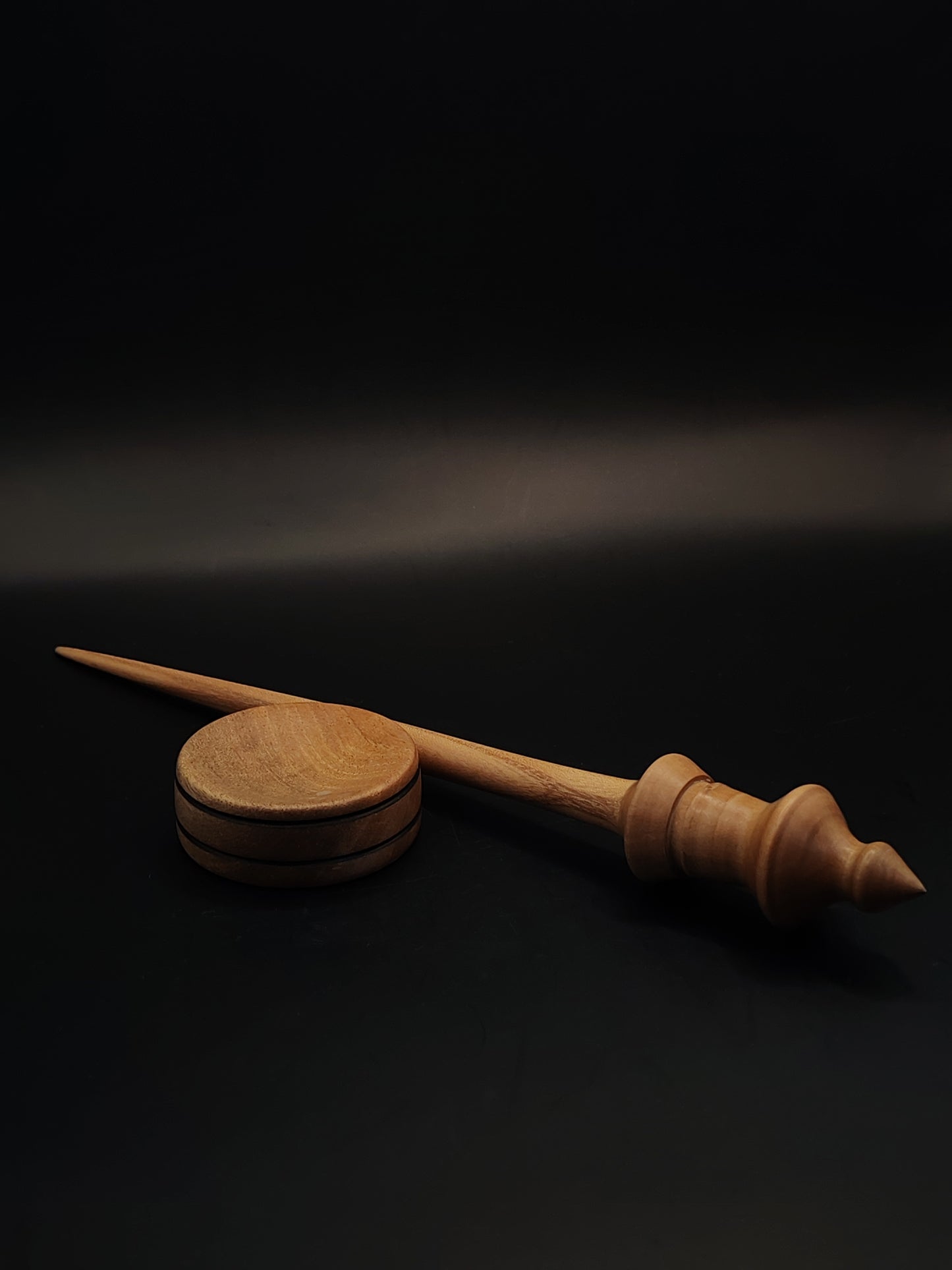 Support Spindle – Chestnut Shaft & Pear Whorl (27 cm / 10.6″, 25 g / 0.88 oz) + Walnut Spinning Bowl | Artisan Handmade by Kravelli