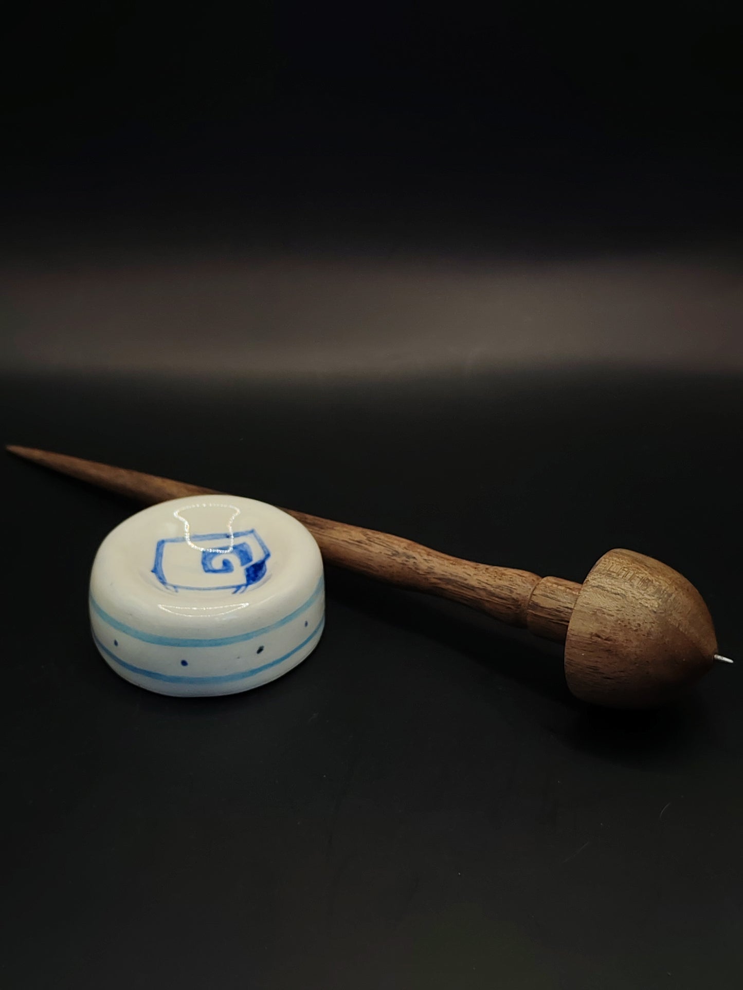 Support Spindle with Metal Tip – Walnut Wood, 24 cm / 9.4″, 27 g + Ceramic Bowl