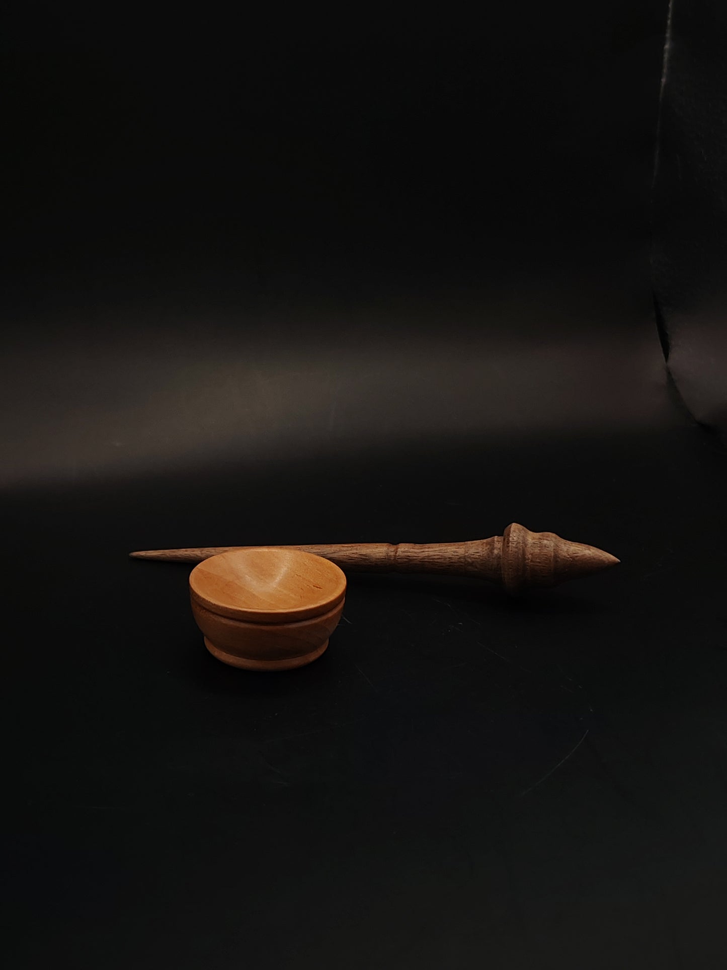 Mini Support Spindle for Yarn Spinning – Beech & Walnut, 15.5 cm (6.1″), 11 g Bowl