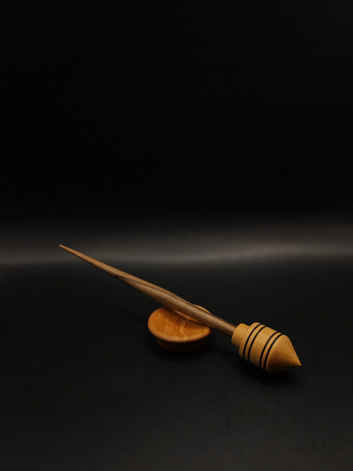 Walnut Support Spindle with Apple Whorl – 26g / 0.92 oz
