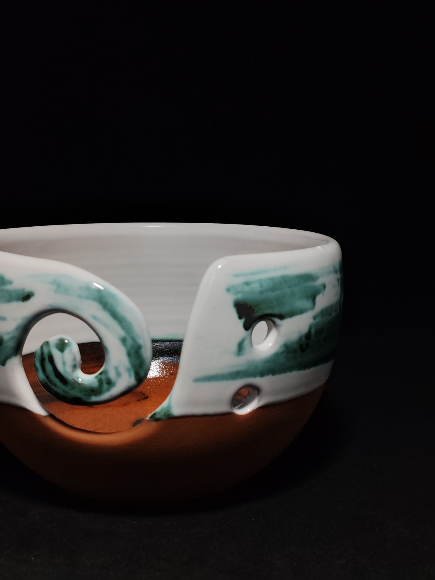 Handmade & Handpainted Nature-Inspired Yarn Bowl: Organic Red Clay (15.5 cm / 6.1 in Diameter, 10.5 cm / 4.1 in Depth, 600 g / 21.2 oz)