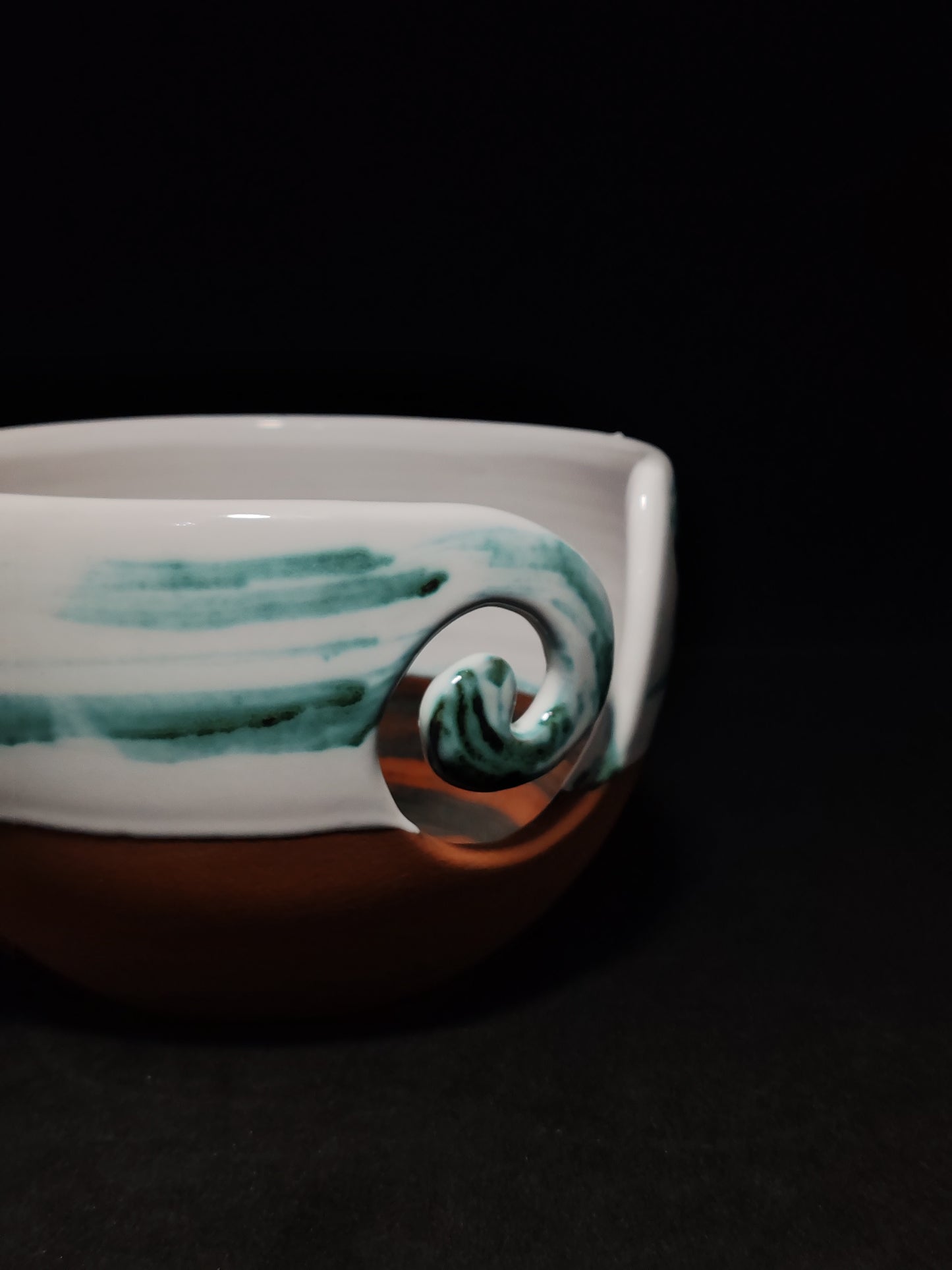 Handmade & Handpainted Nature-Inspired Yarn Bowl: Organic Red Clay (15.5 cm / 6.1 in Diameter, 10.5 cm / 4.1 in Depth, 600 g / 21.2 oz)