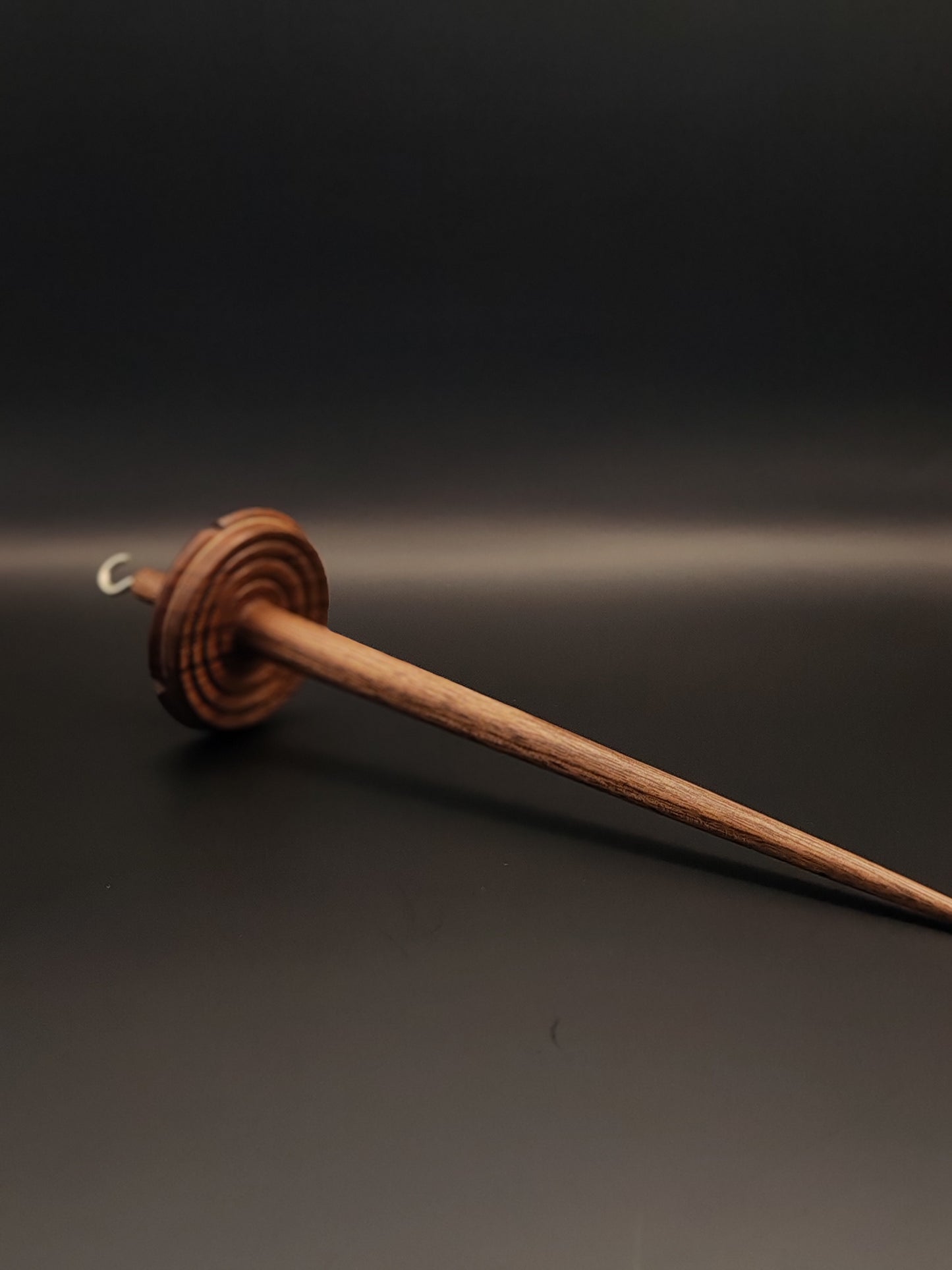 Drop Spindle: Artisan Walnut Wood (26 cm / 26 g) – Perfect for Fine and Medium Yarn Spinning