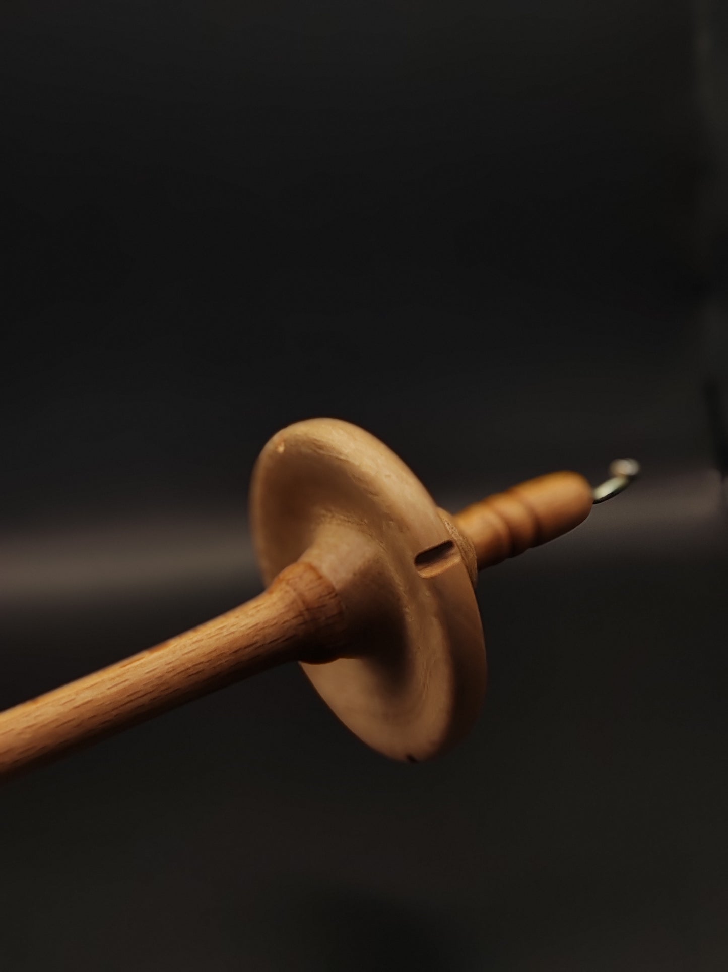 Drop Spindle: Beech Shaft and Oak Whorl (28 cm / 11.02 in, 33 g / 1.16 oz)