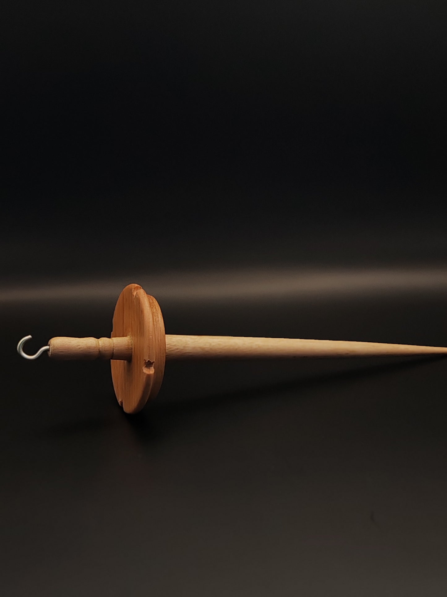 Drop Spindle: White Walnut Shaft and Pear Whorl (24 cm / 9.45 in, 21 g / 0.74 oz)