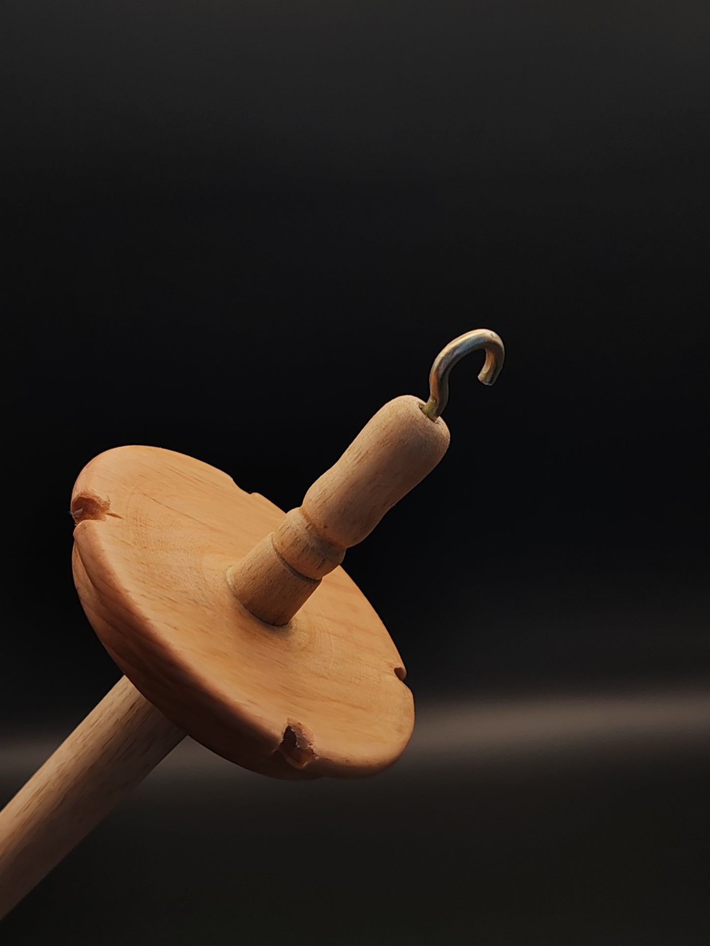 Drop Spindle: White Walnut Shaft and Pear Whorl (24 cm / 9.45 in, 21 g / 0.74 oz)