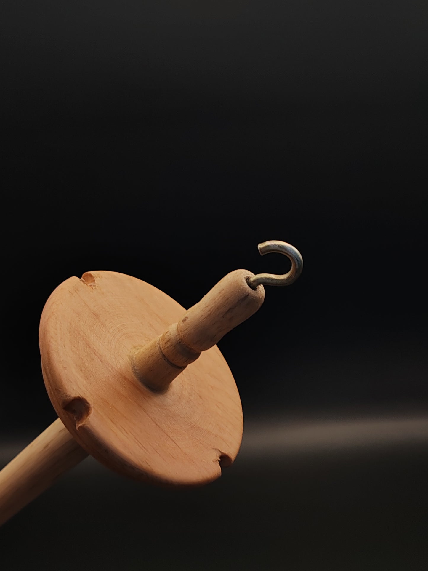 Drop Spindle: White Walnut Shaft and Pear Whorl (24 cm / 9.45 in, 21 g / 0.74 oz)